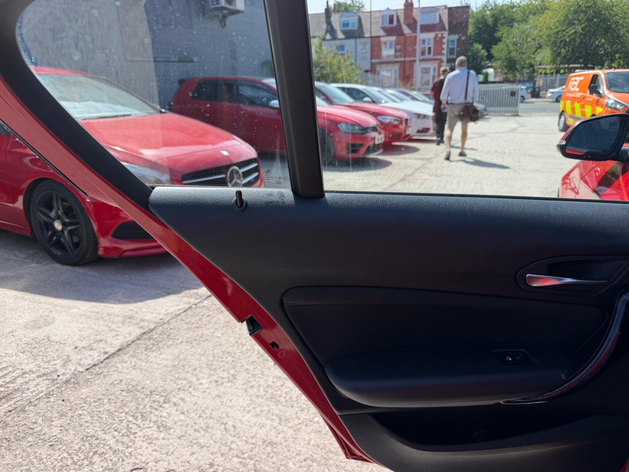 BMW 1 Series view 25