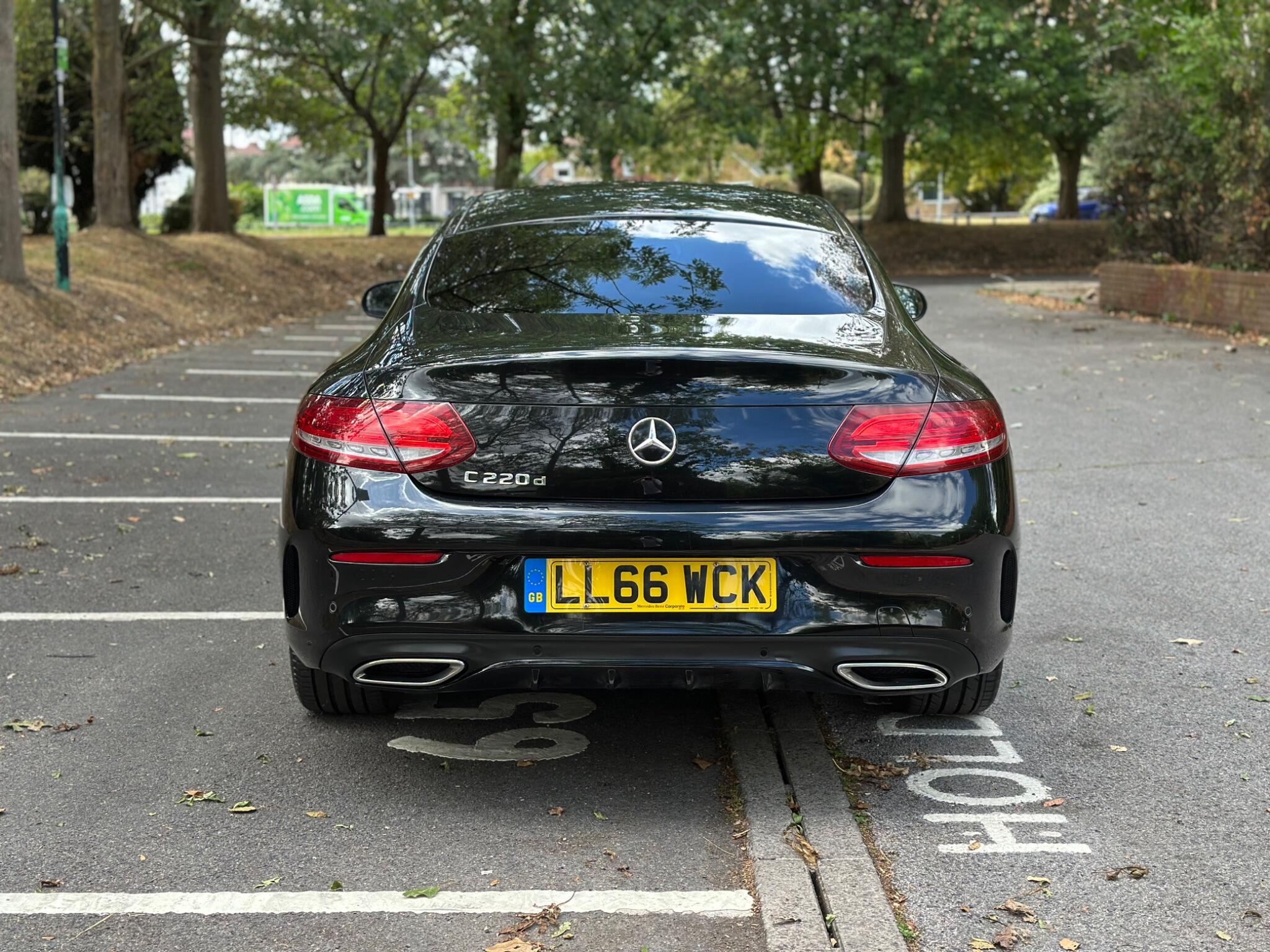 Mercedes-Benz C-Class view 4