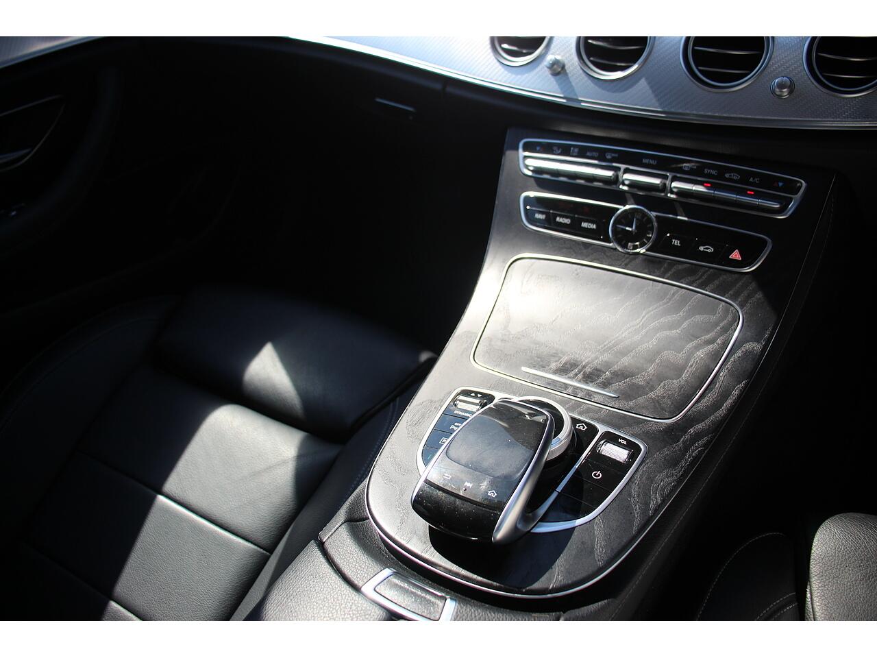 Mercedes-Benz E Class view 25