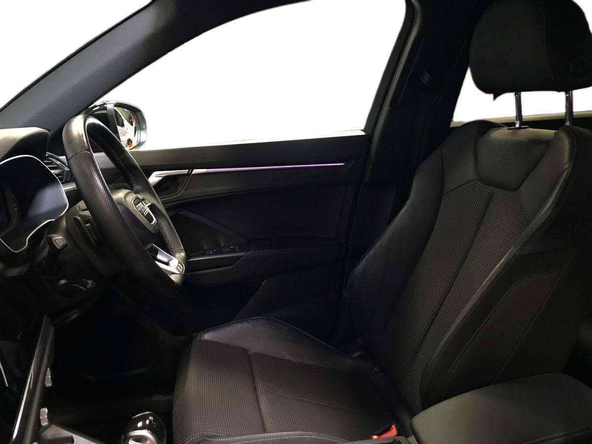 Audi Q3 view 6