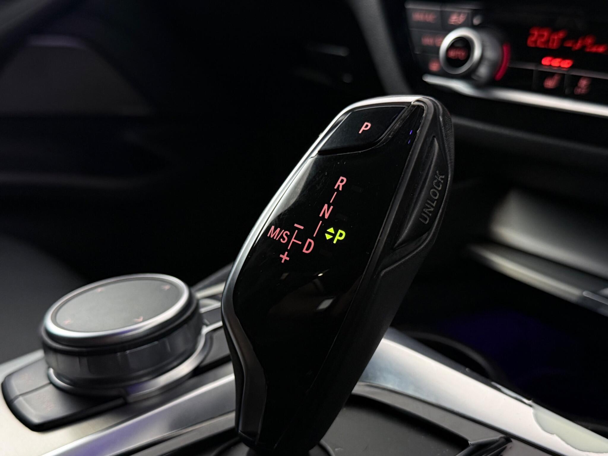 BMW 5 Series view 32