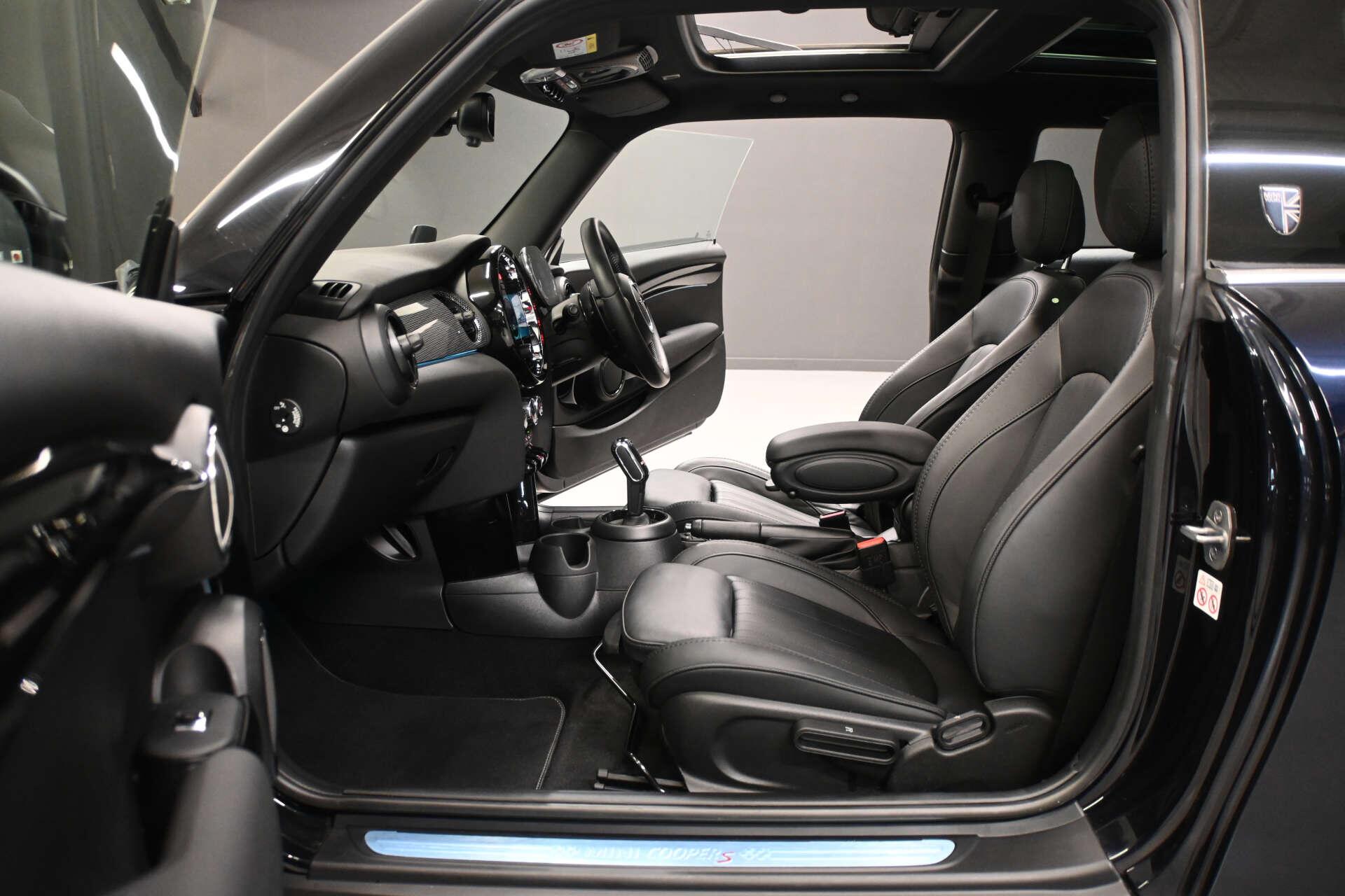 Mini Hatch view 7