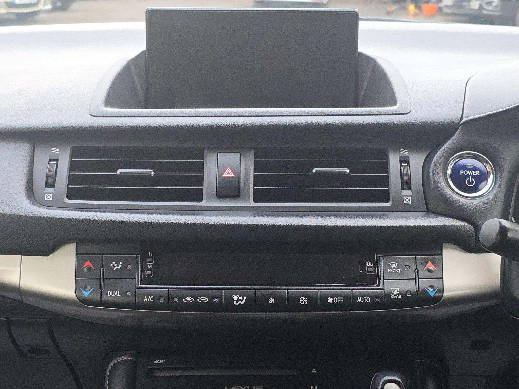 2015 Lexus CT image 38