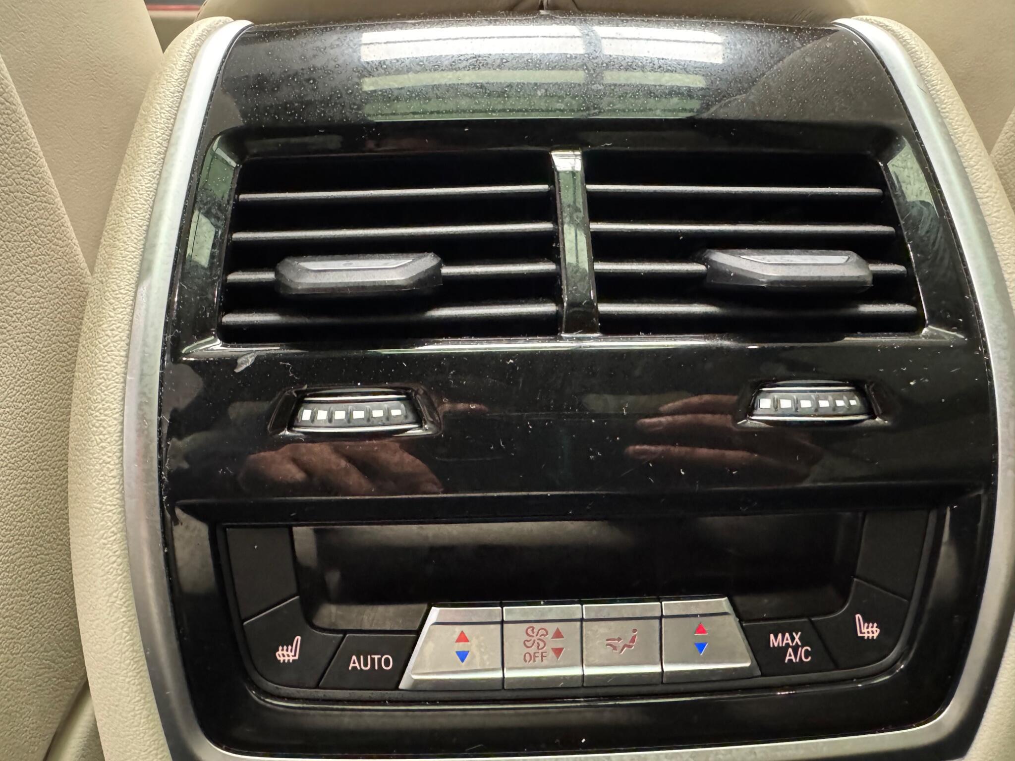 BMW X7 view 25