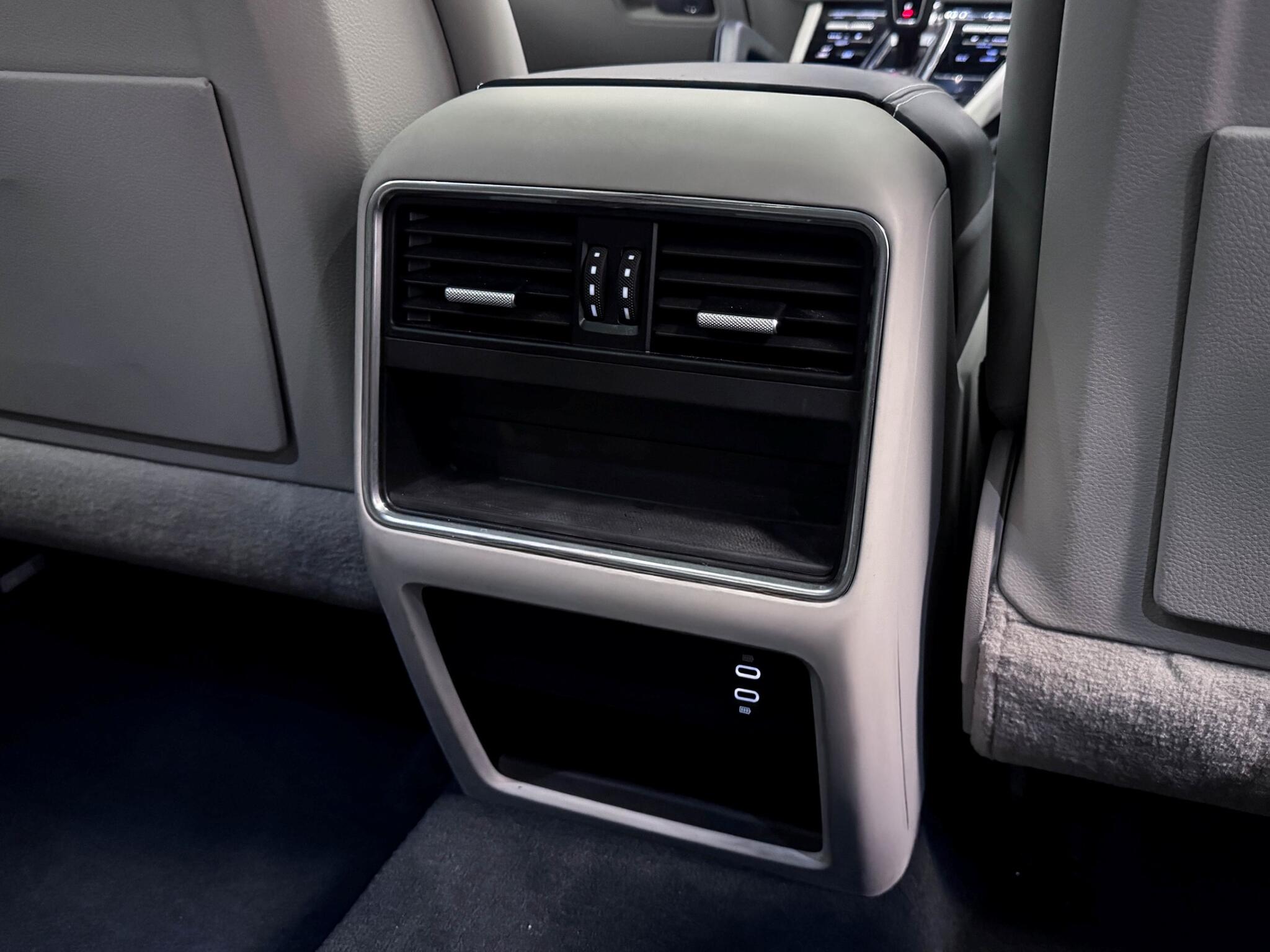 Porsche Cayenne view 13