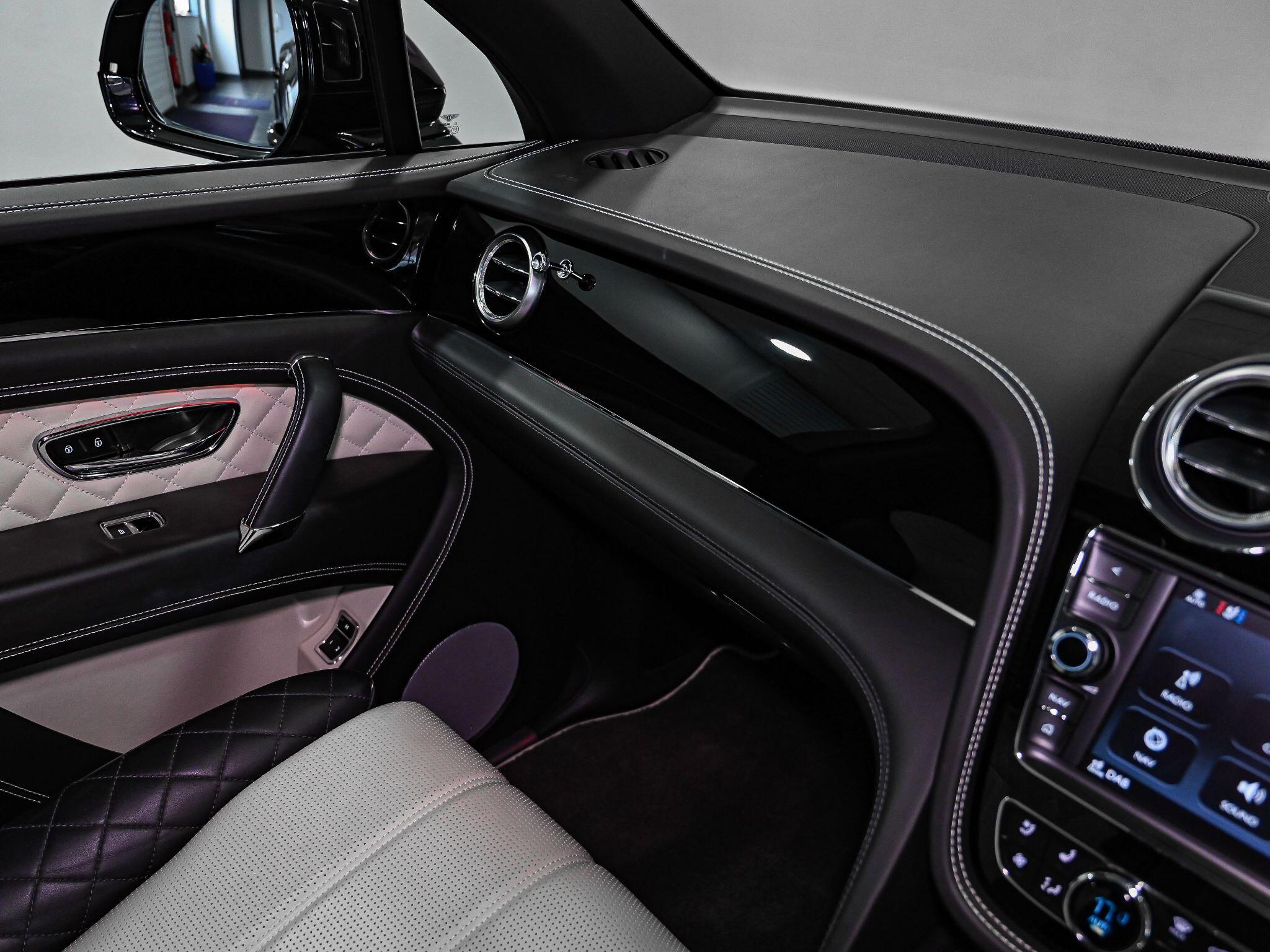 Bentley Bentayga view 10