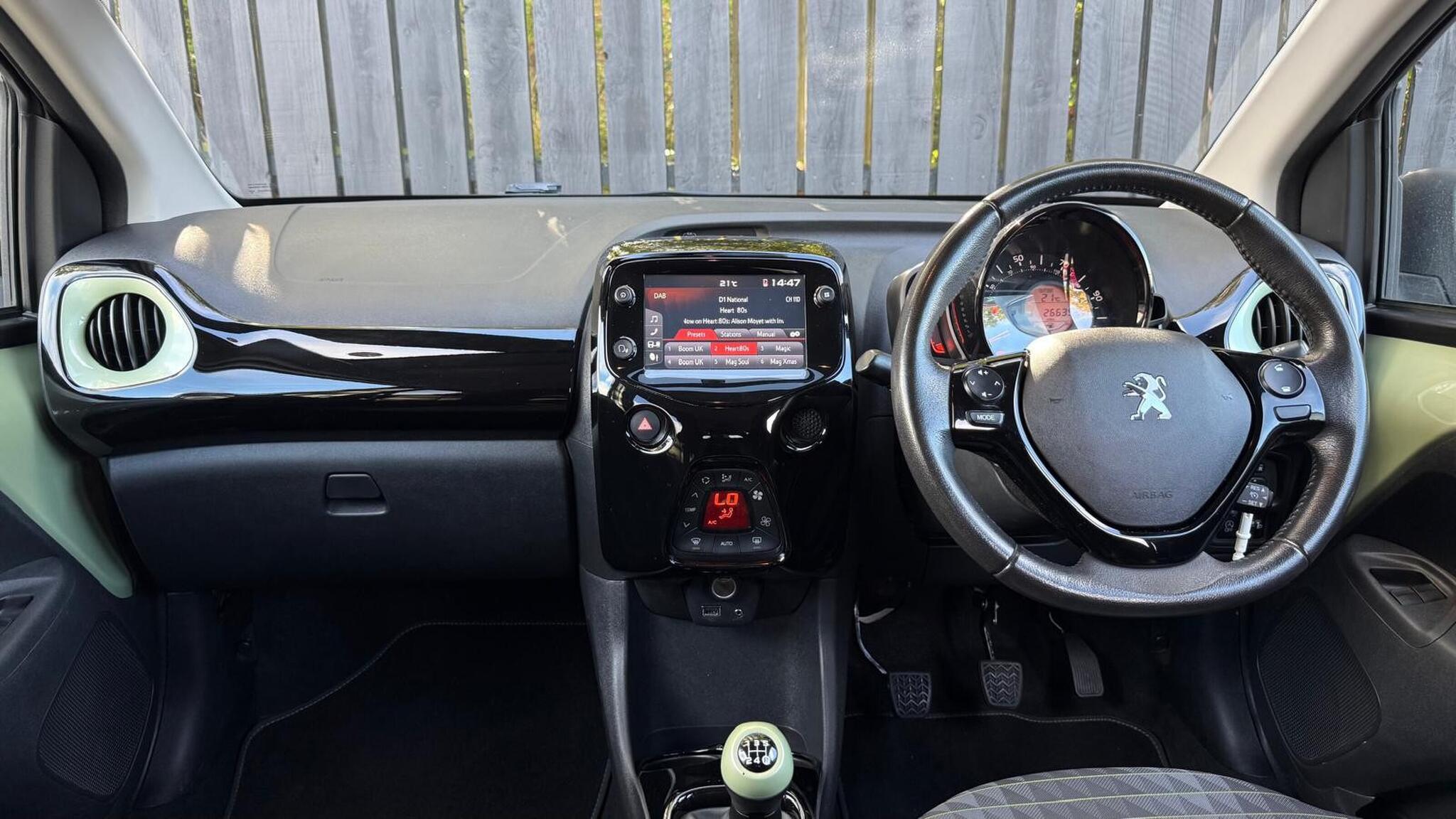 Peugeot 108 view 13