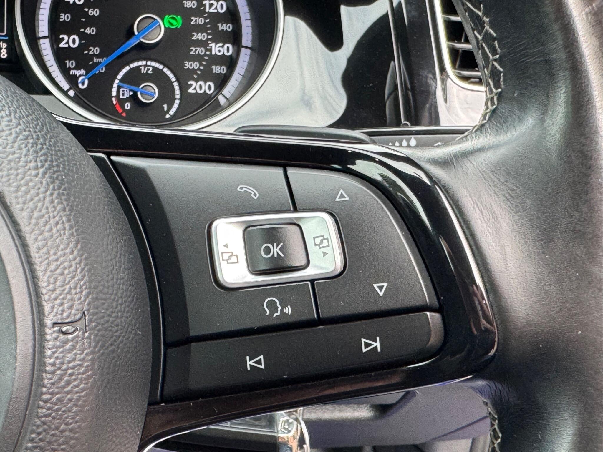 Volkswagen Golf view 17