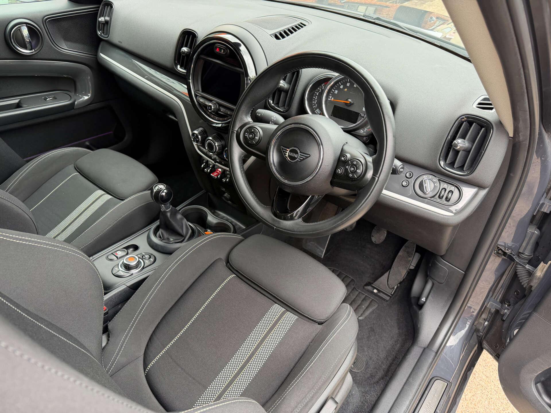 Mini Countryman view 23