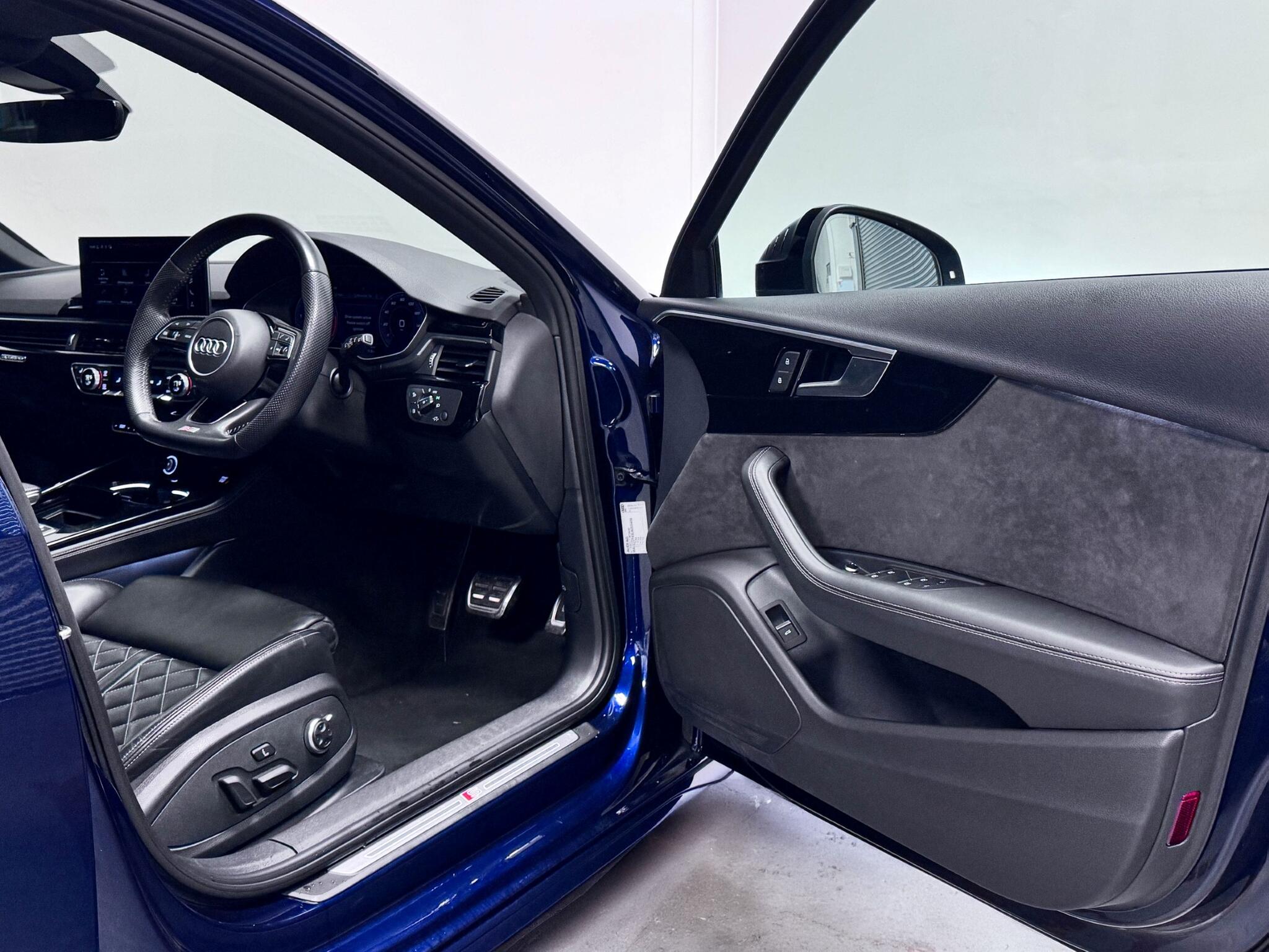 Audi S4 view 14