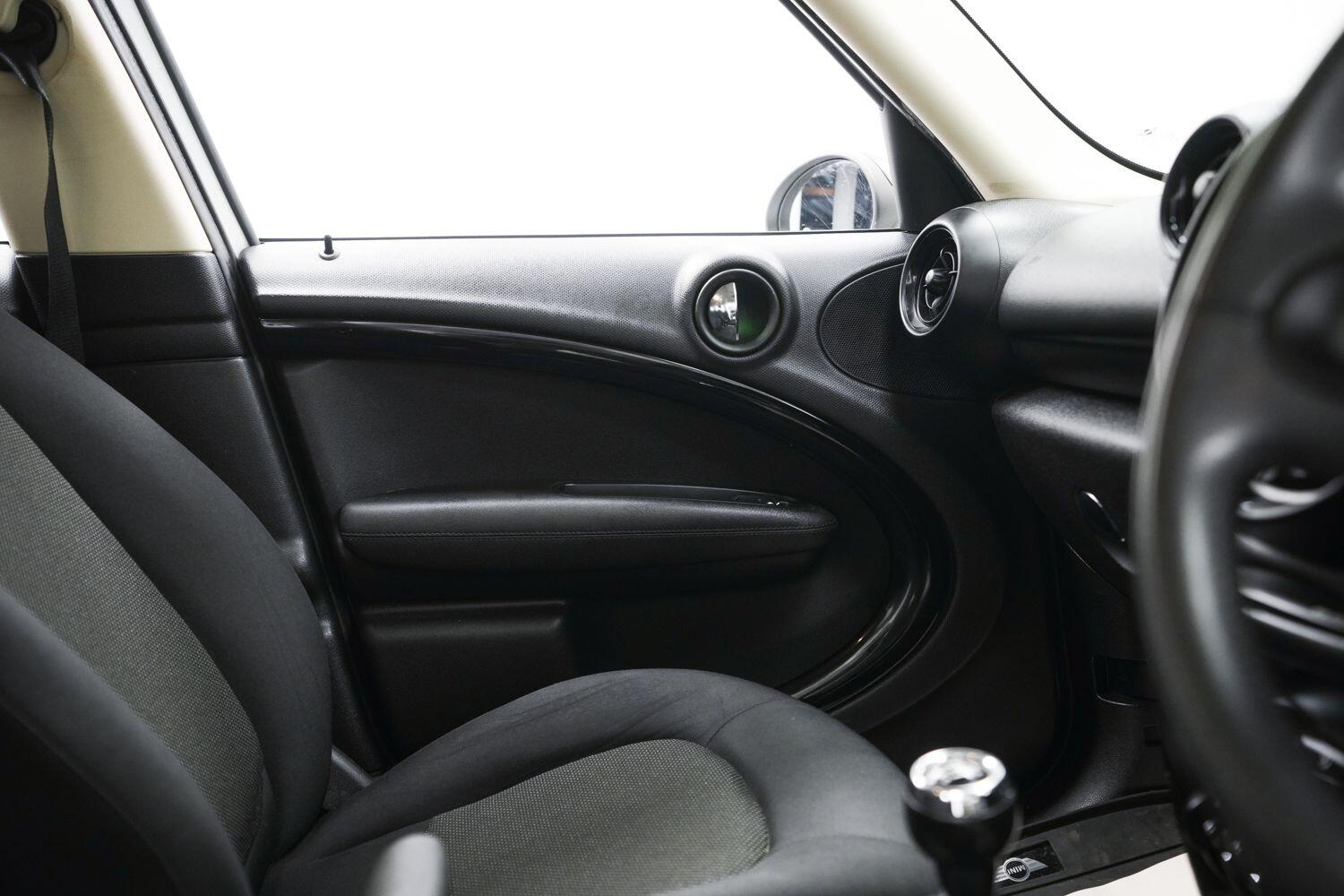 MINI Countryman view 17