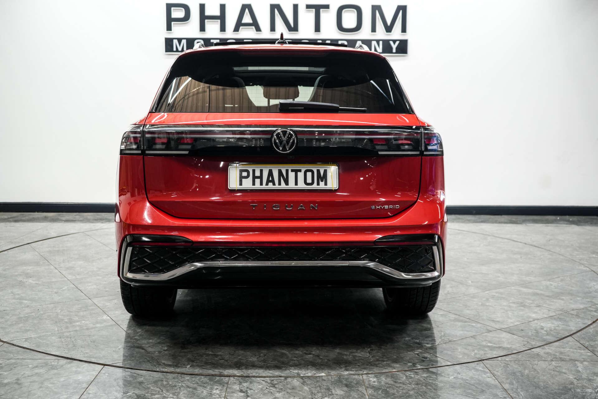 Volkswagen Tiguan view 4