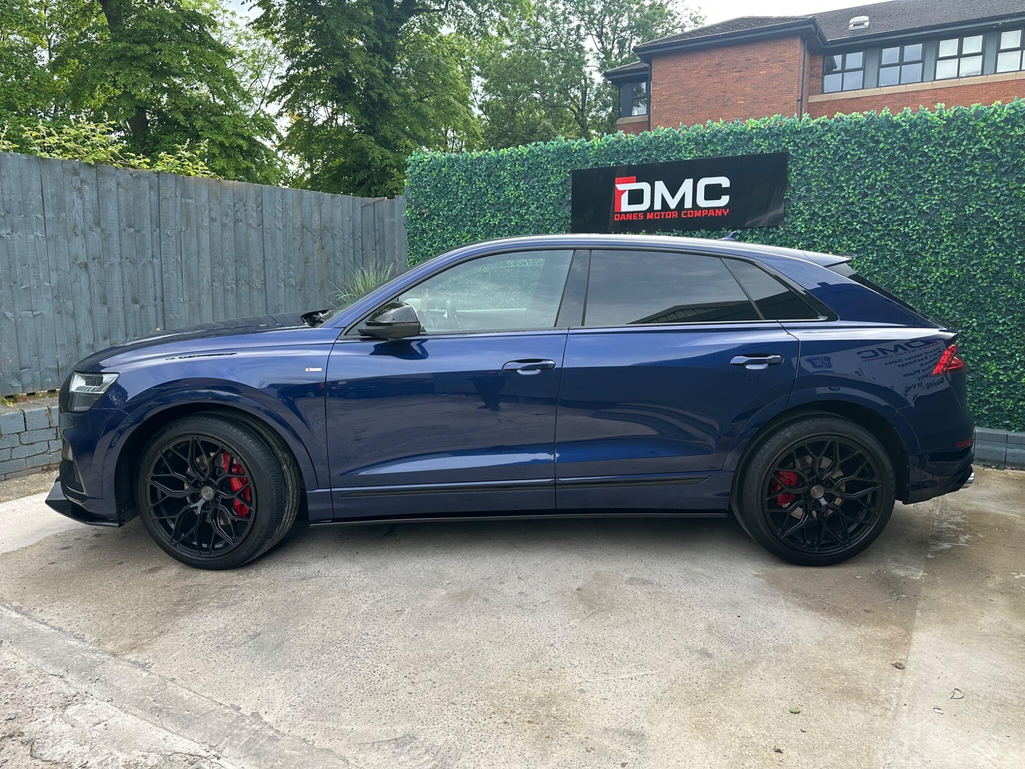 Audi Q8 view 72