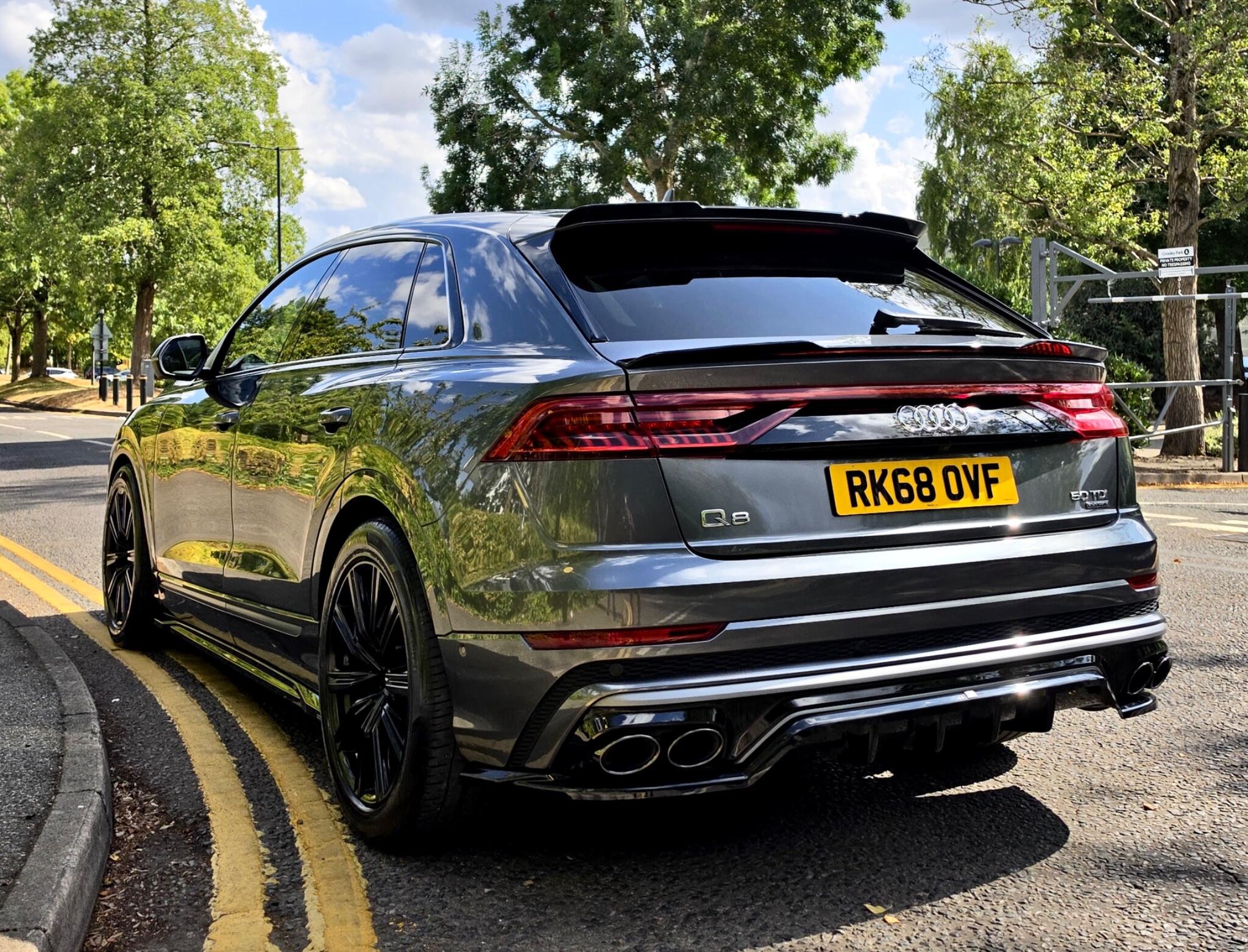 Audi Q8 view 19