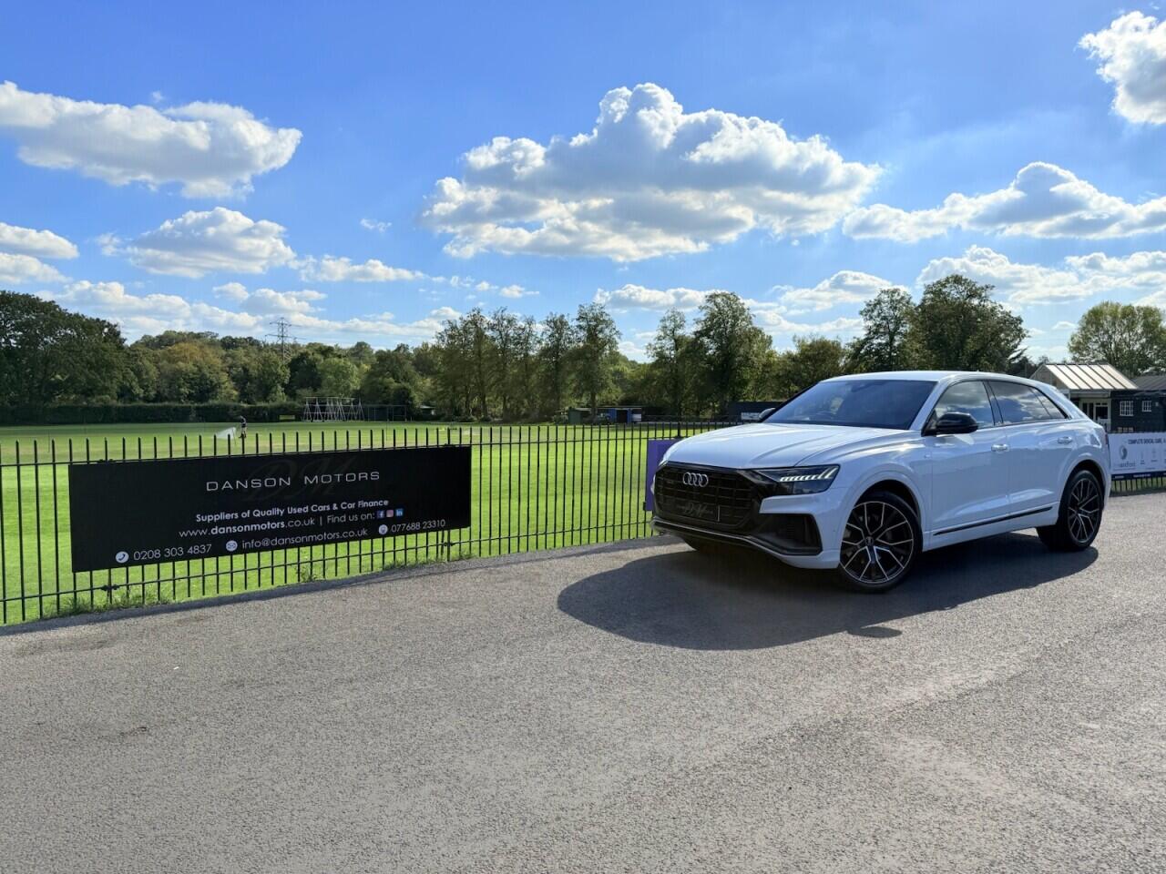 Audi Q8 view 57