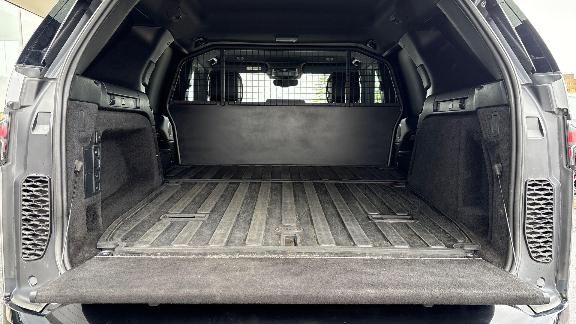 Land Rover Discovery view 10