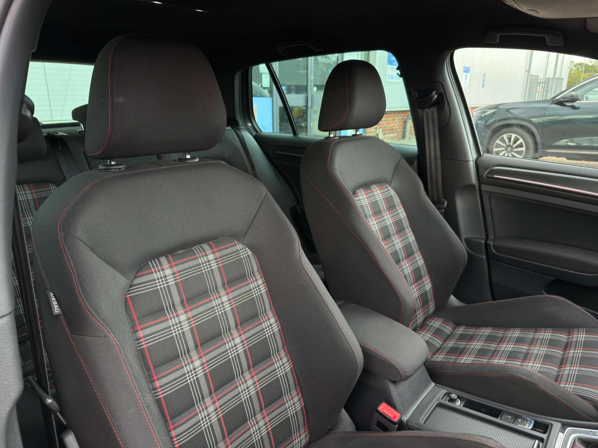 Volkswagen Golf view 14