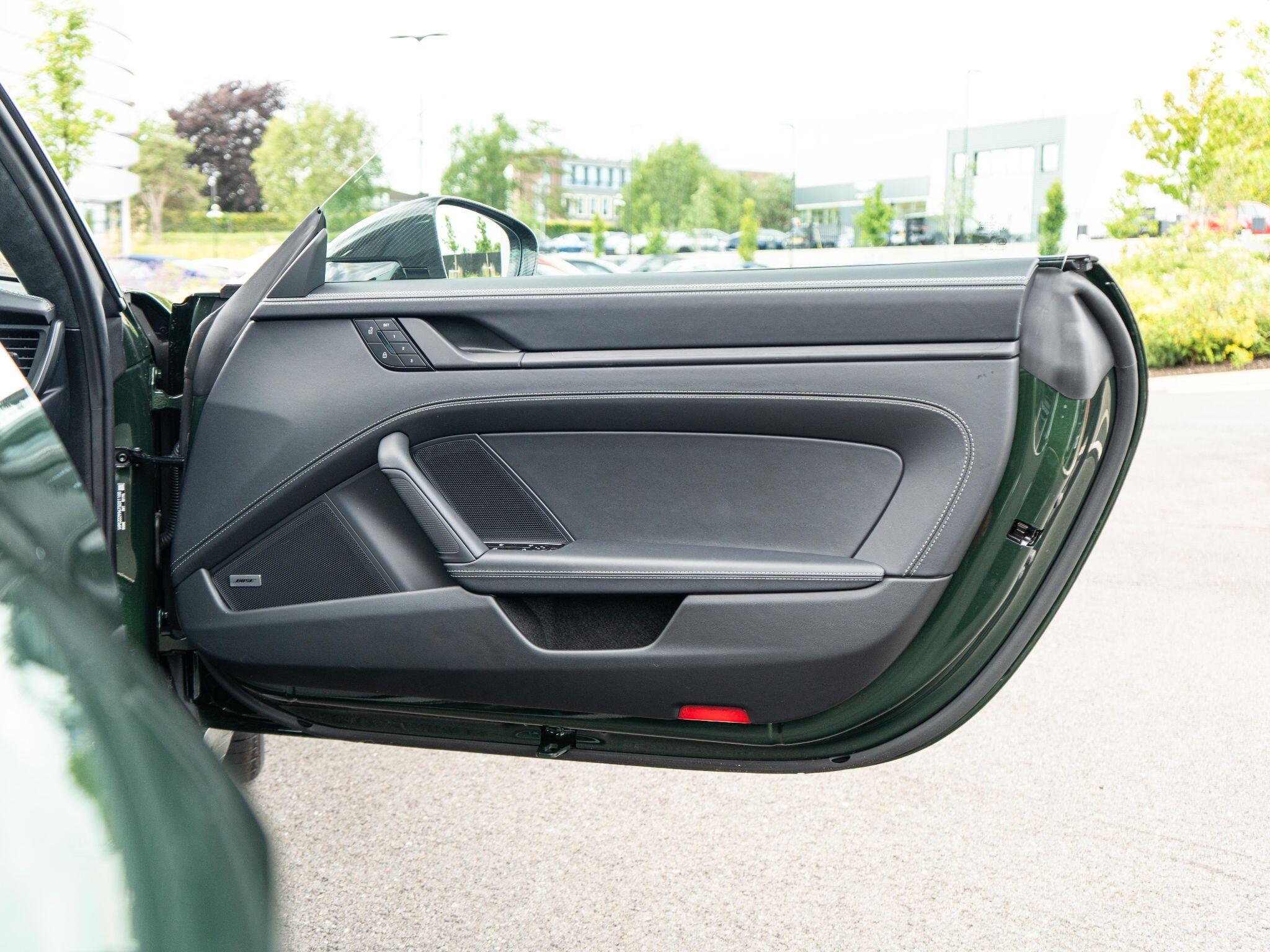 Porsche 911 view 46