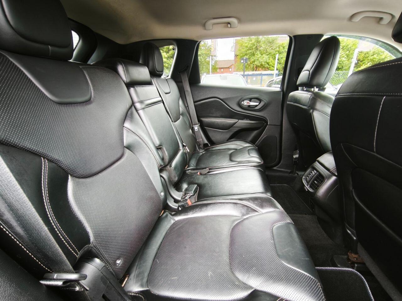 Jeep Cherokee view 15