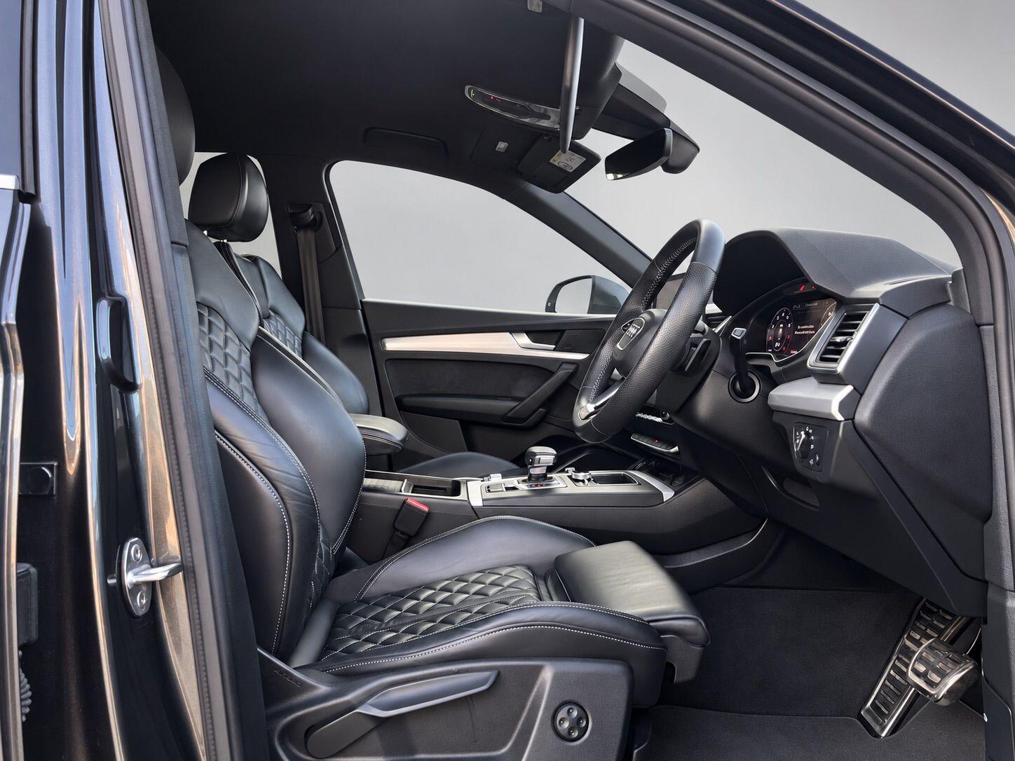 Audi Q5 view 17