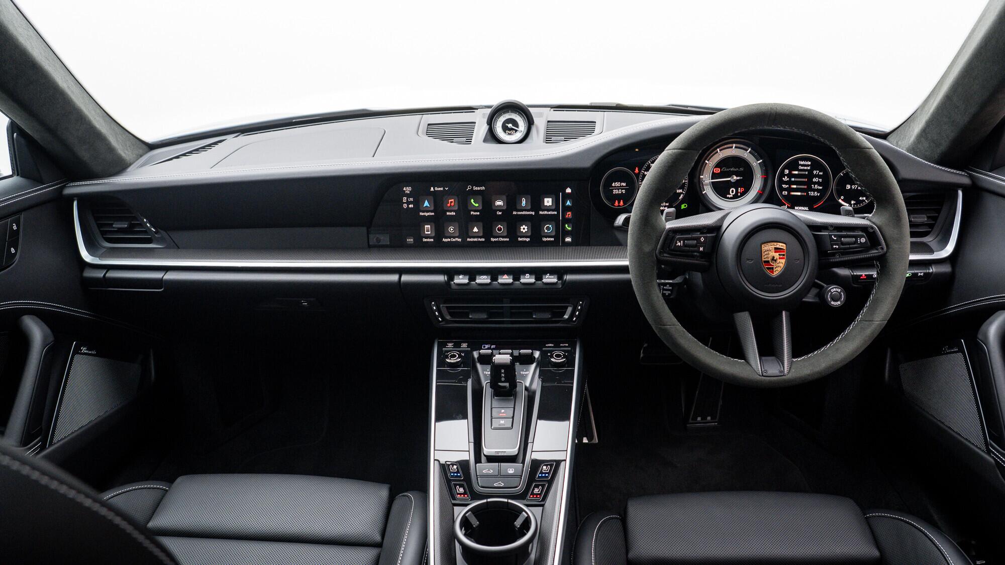 Porsche 911 view 5