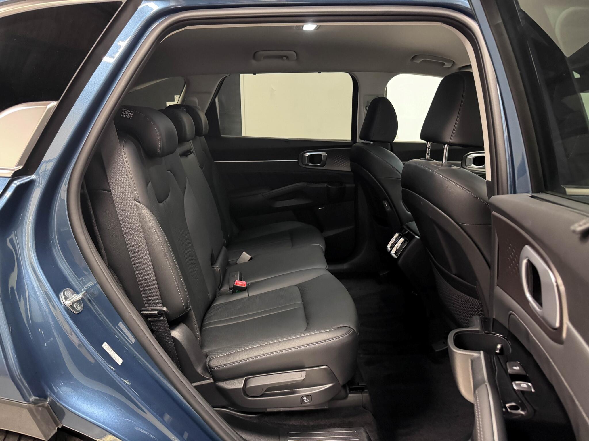 Kia Sorento view 13