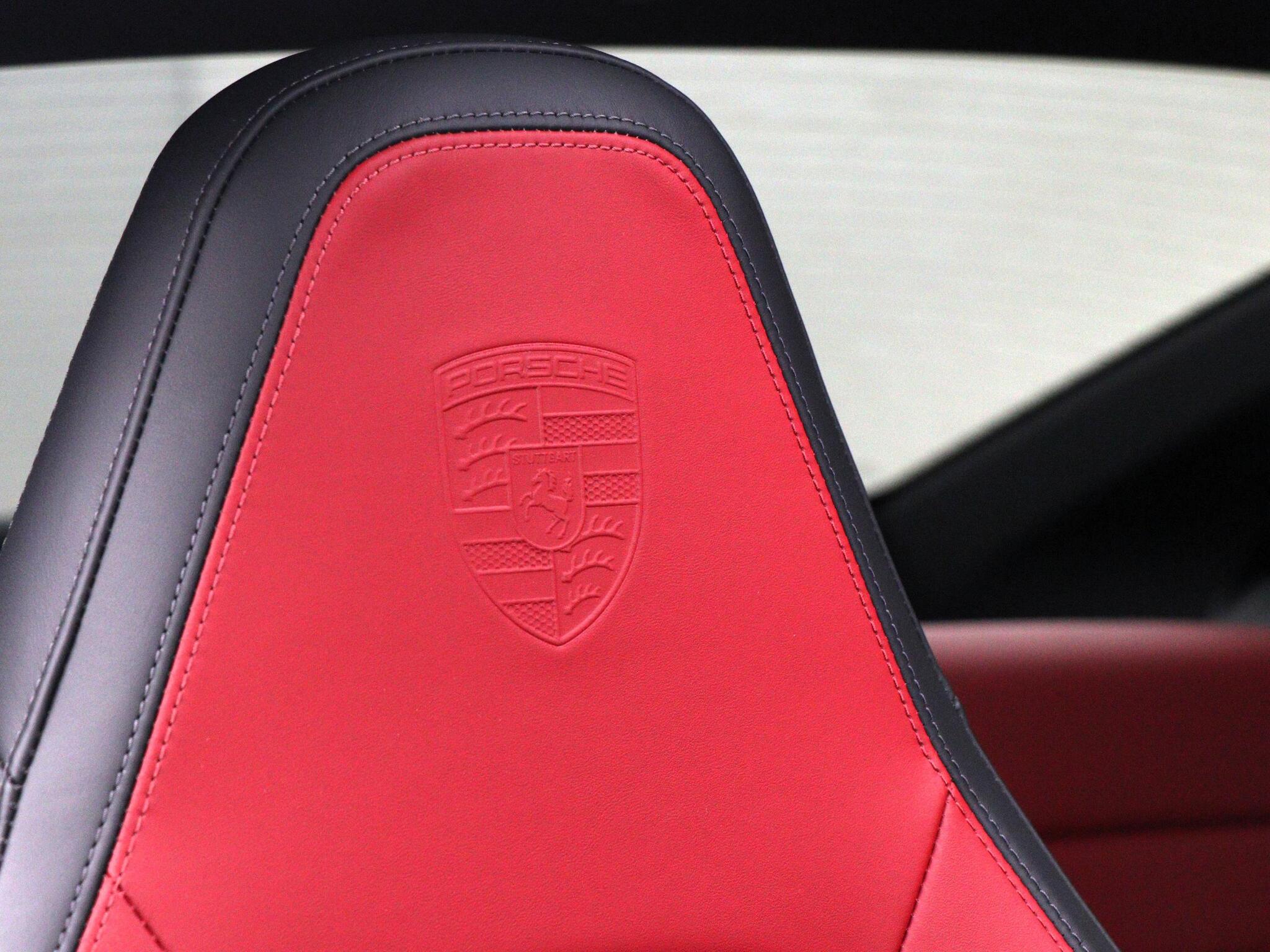 Porsche 911 view 26