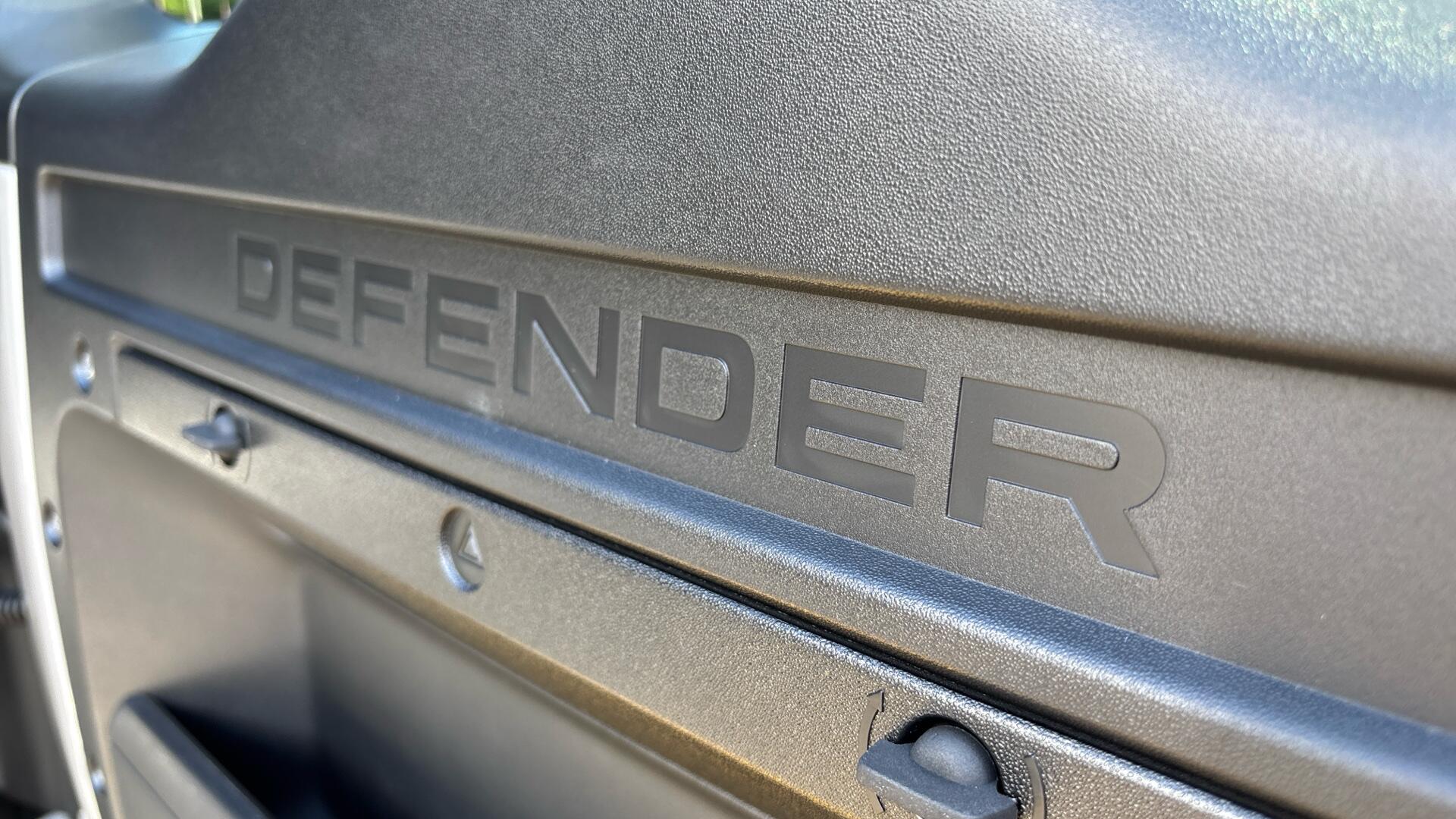 Land Rover Defender view 30
