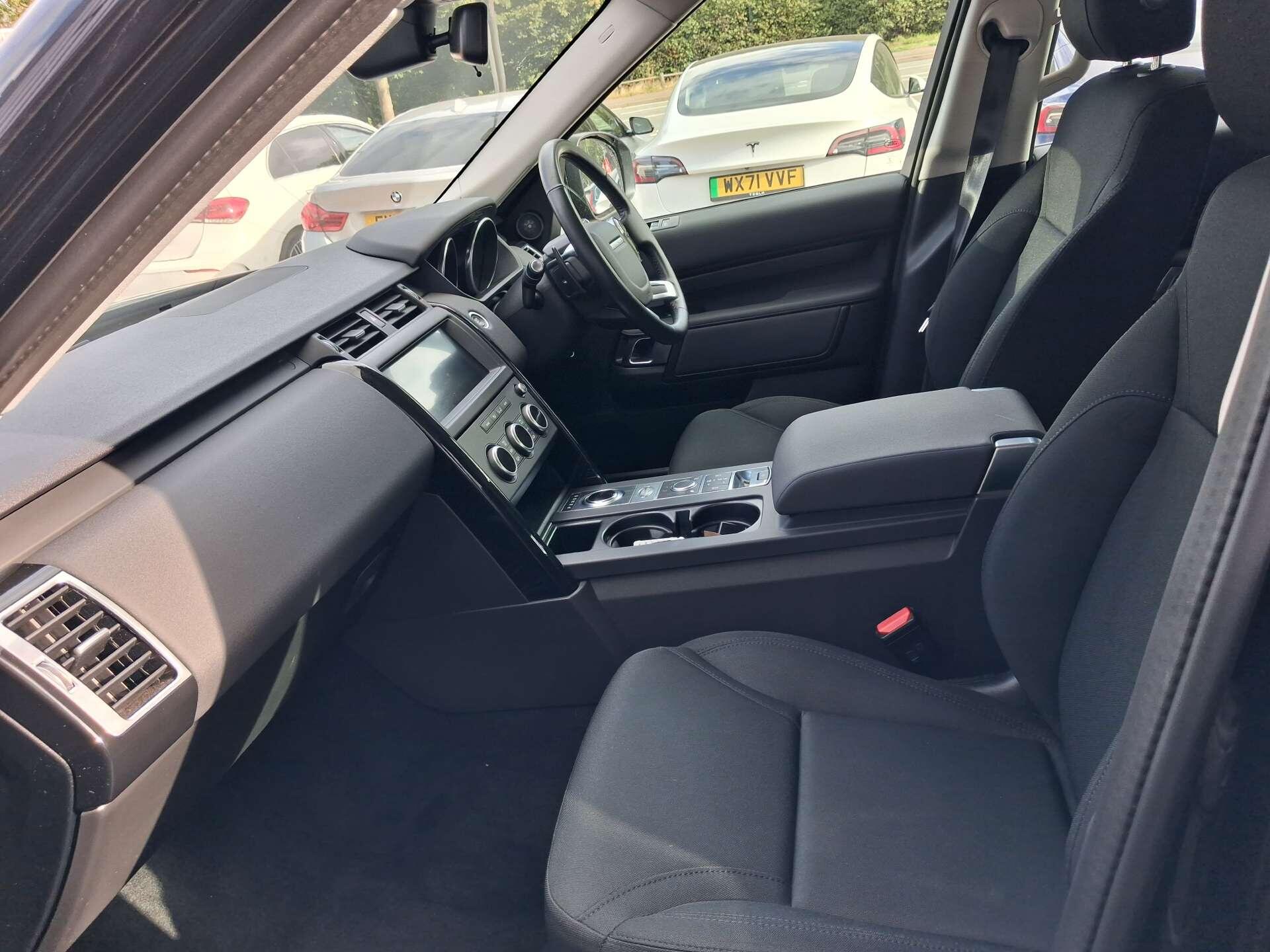 Land Rover Discovery view 14