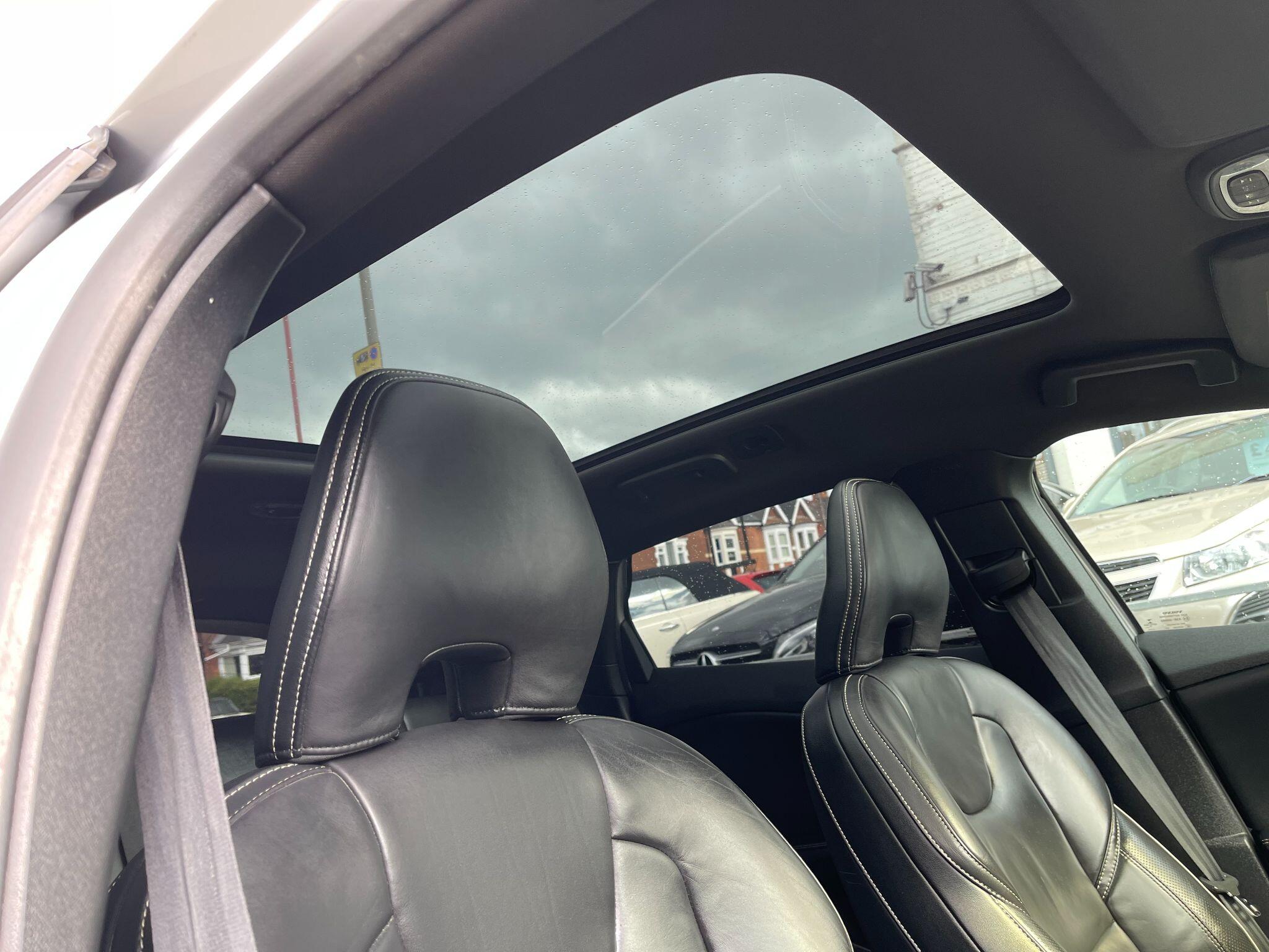 Volvo V40 view 23