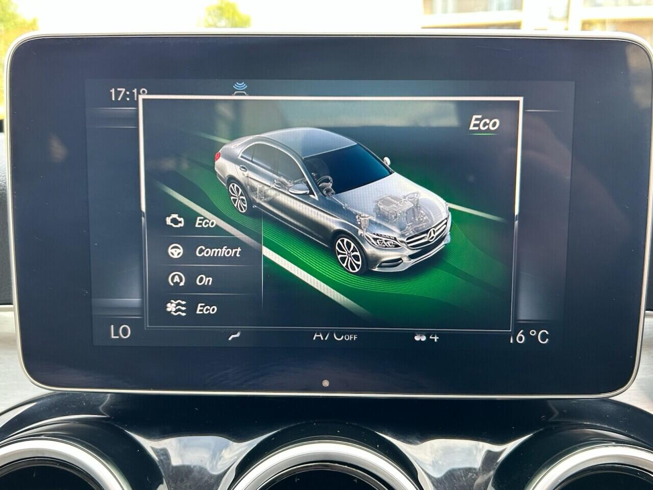 Mercedes-Benz C-Class view 37