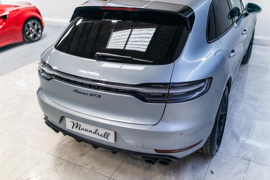 Porsche Macan view 19