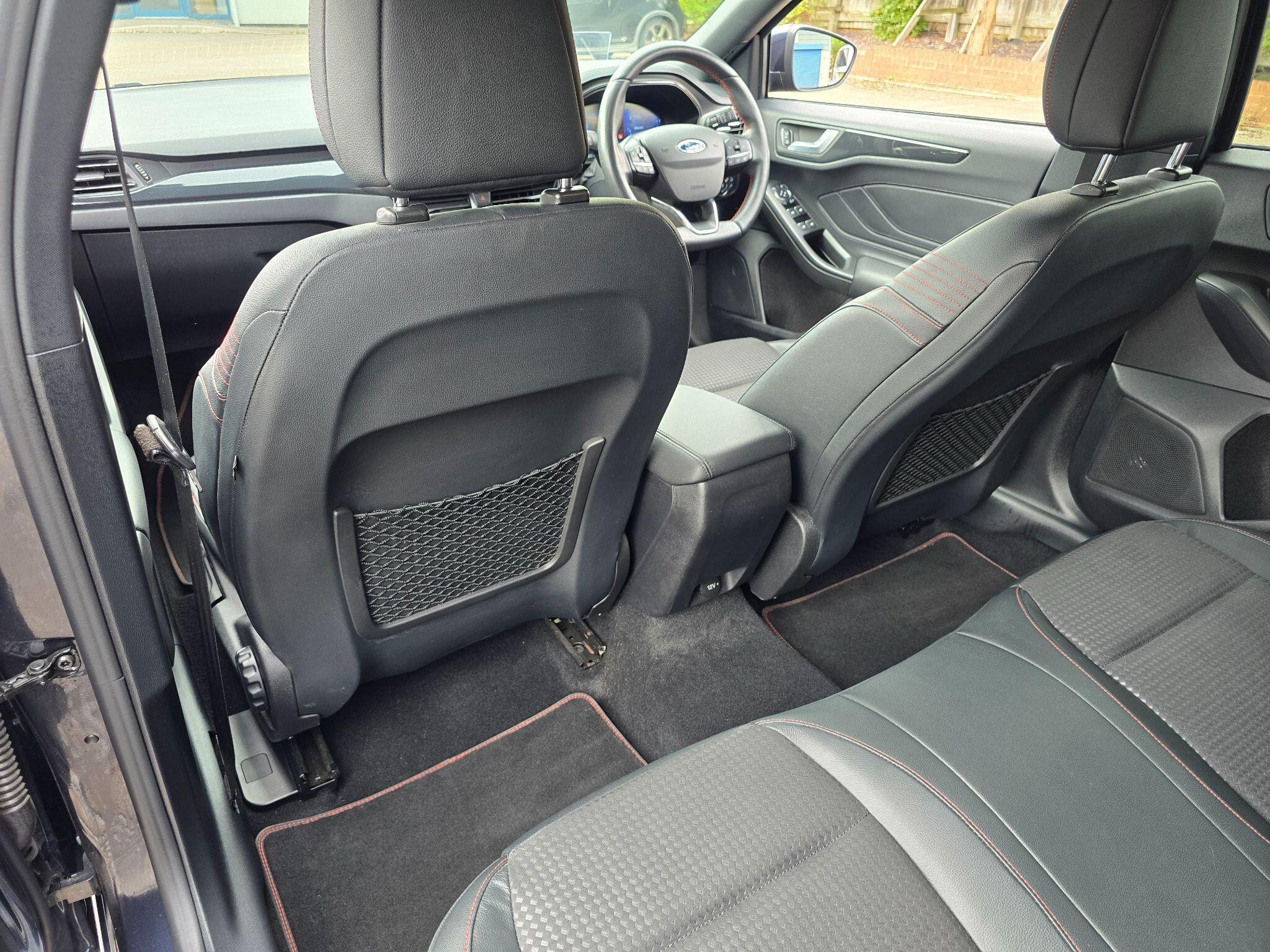 Ford Focus view 50