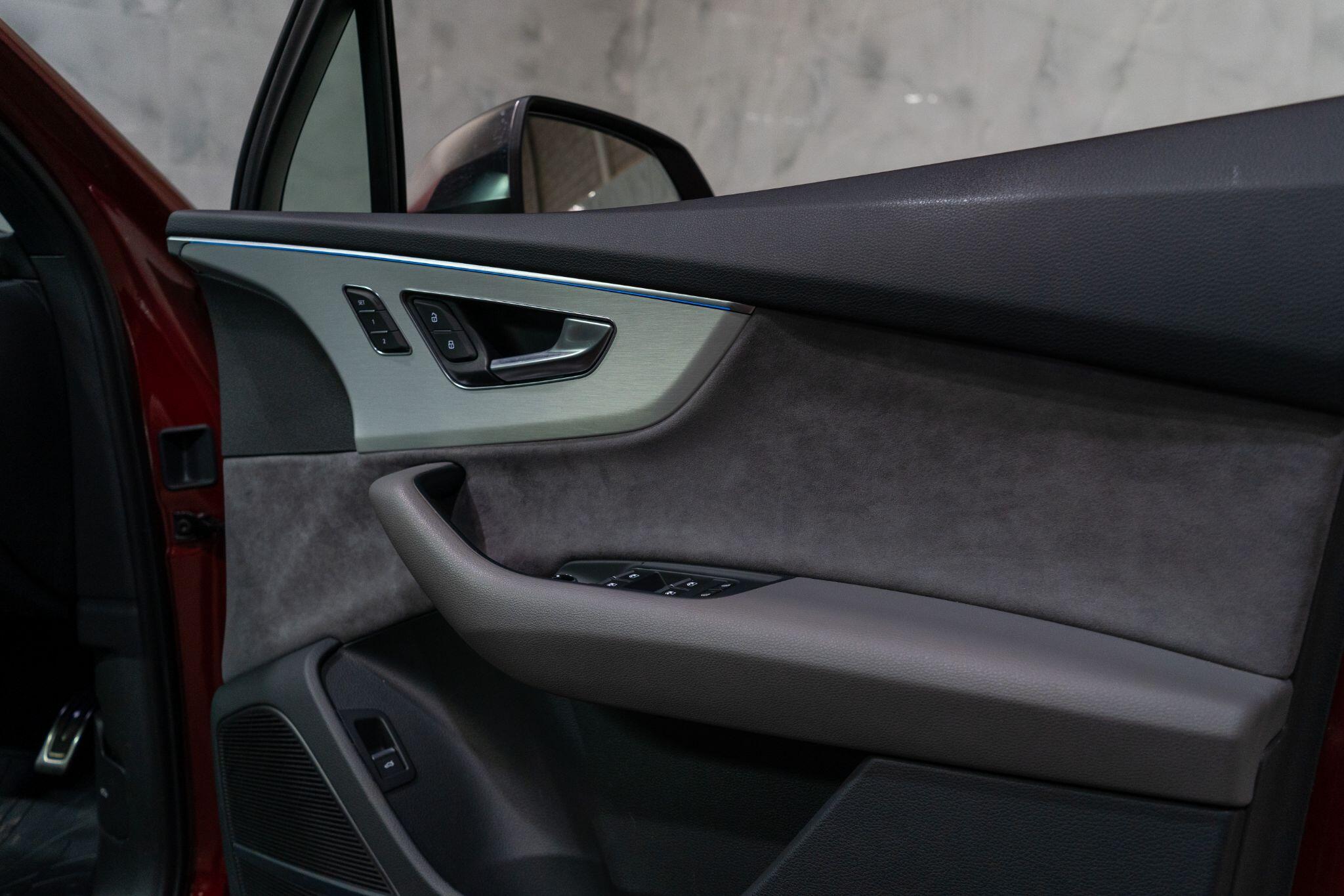 Audi SQ7 view 37