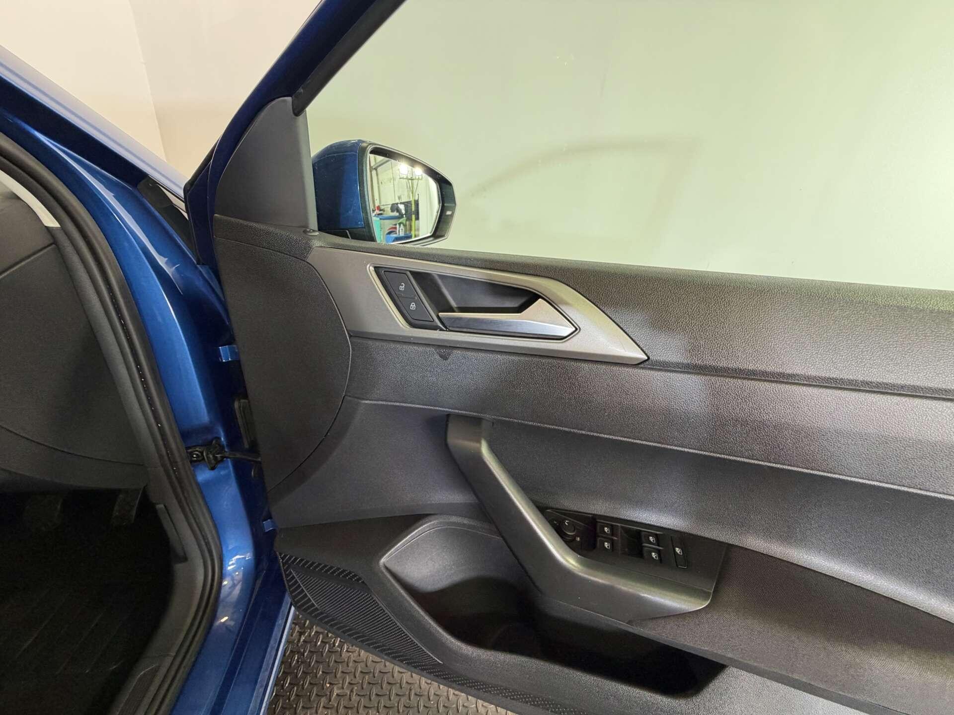 Volkswagen Polo view 21