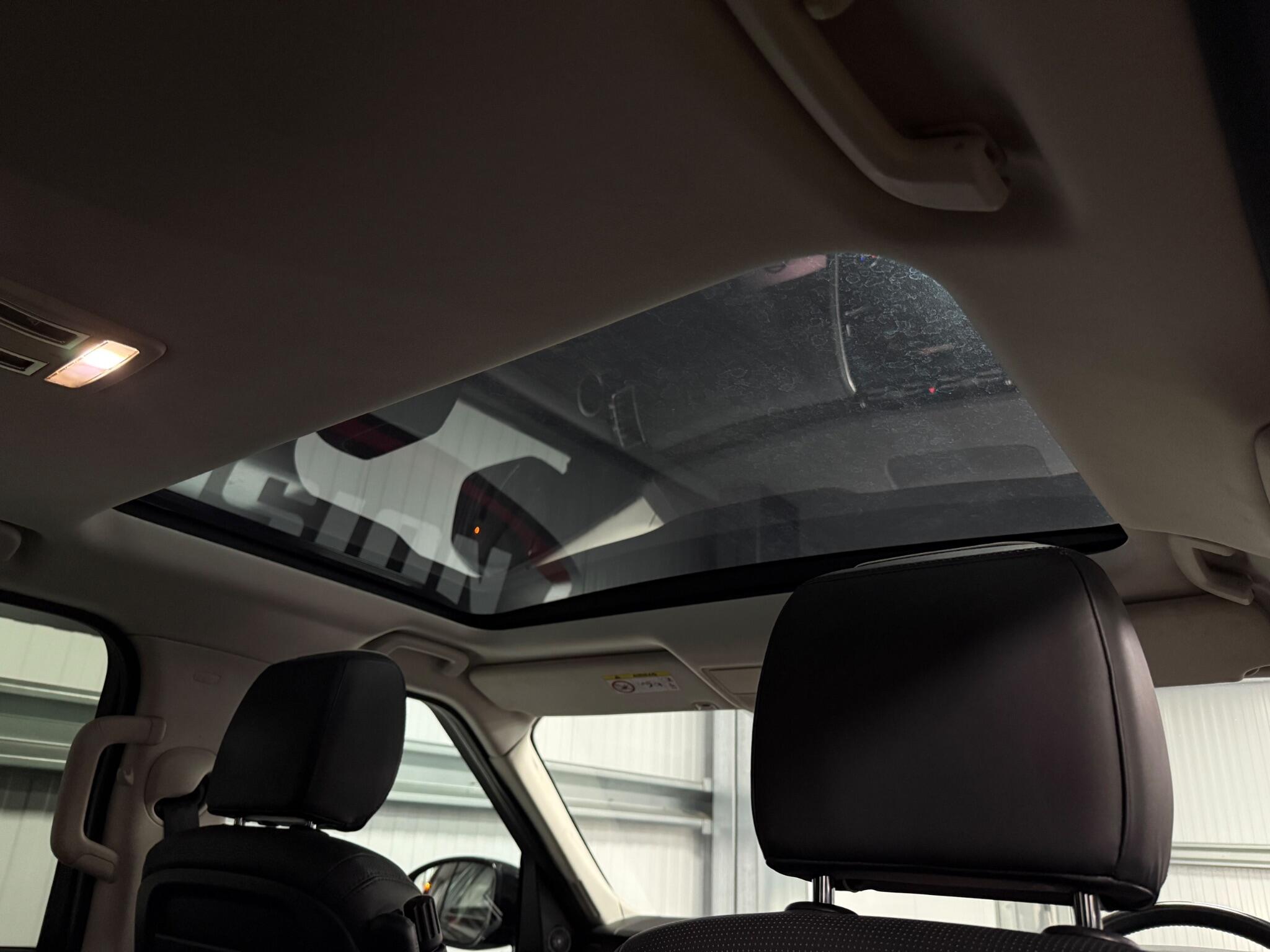 Land Rover Discovery view 28