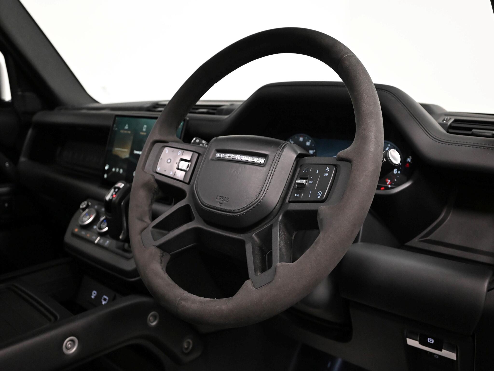 Land Rover Defender view 36