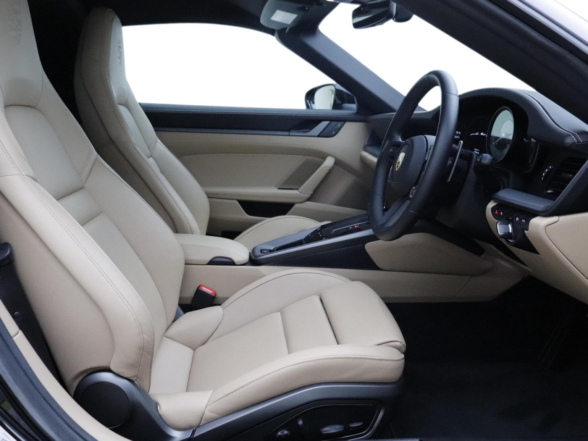 Porsche 911 view 10