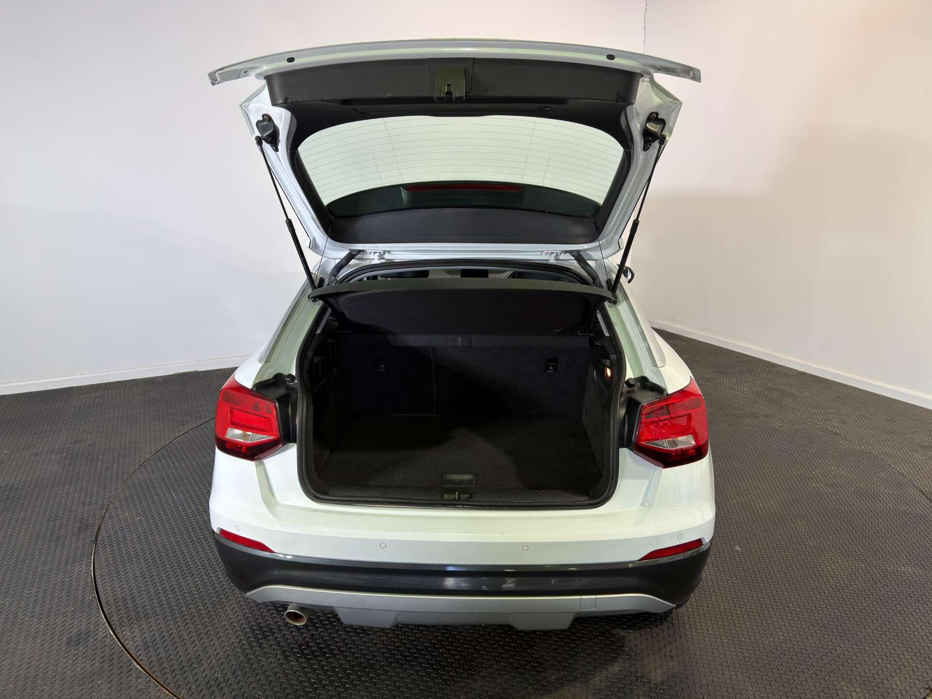 Audi Q2 view 11