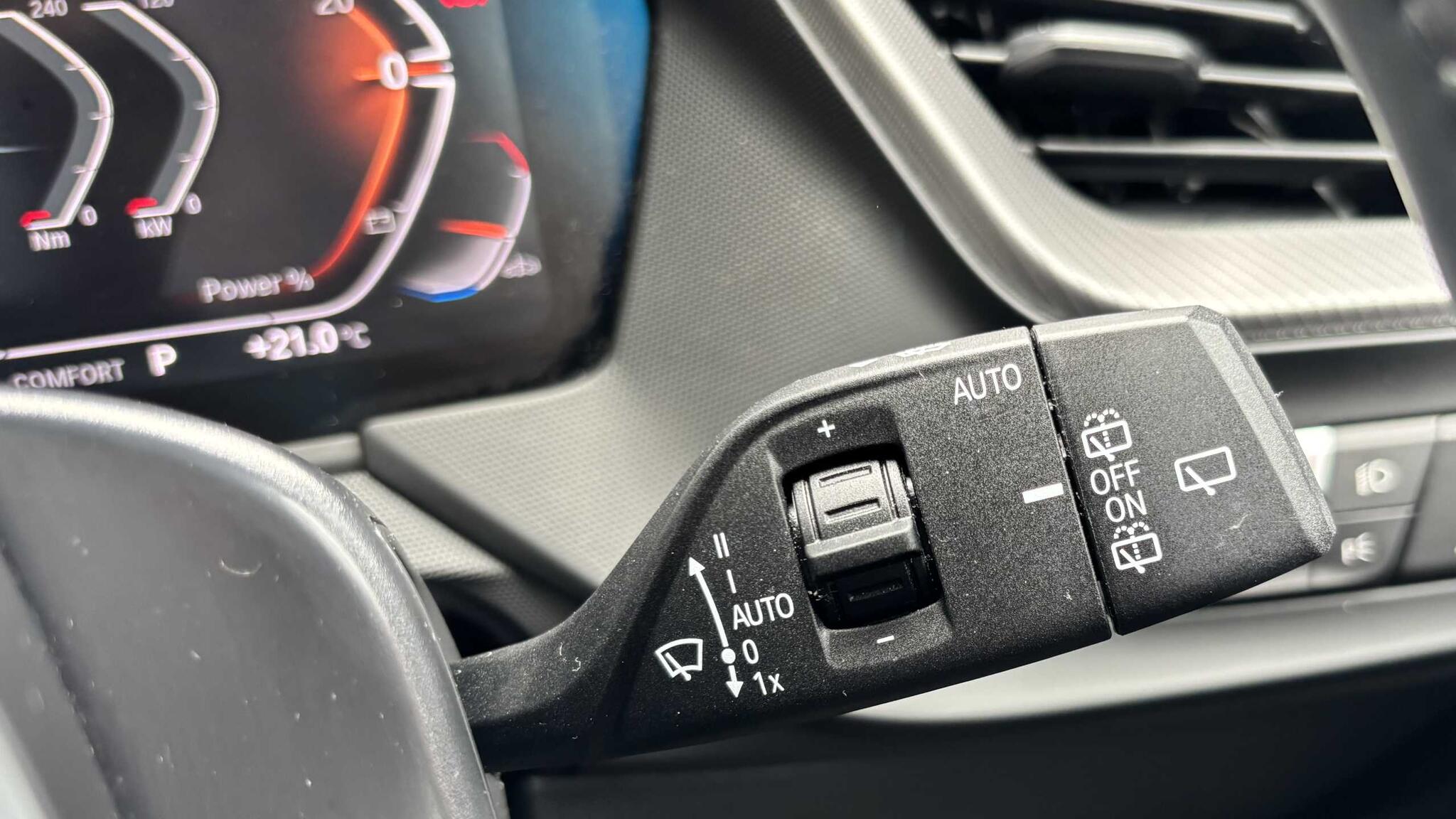 BMW 1 Series view 28