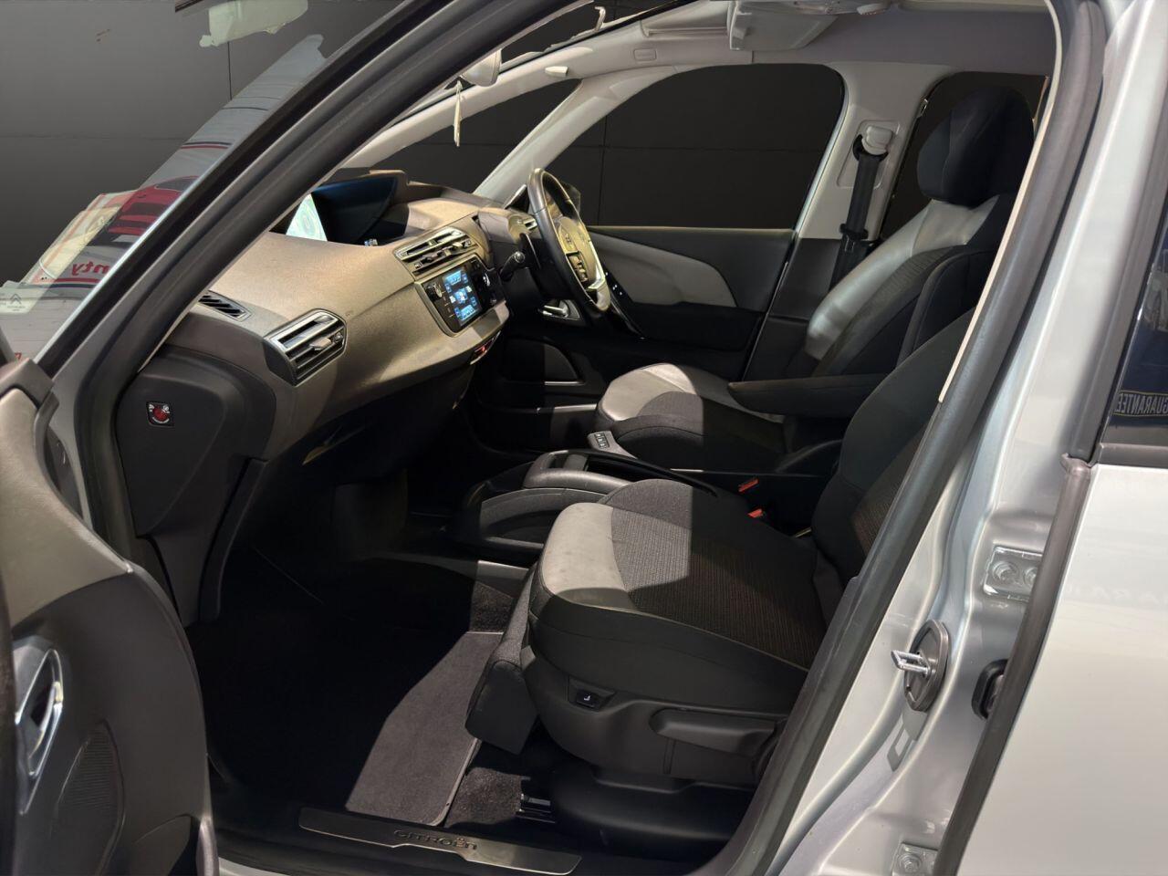 Citroen Grand C4 Picasso view 14