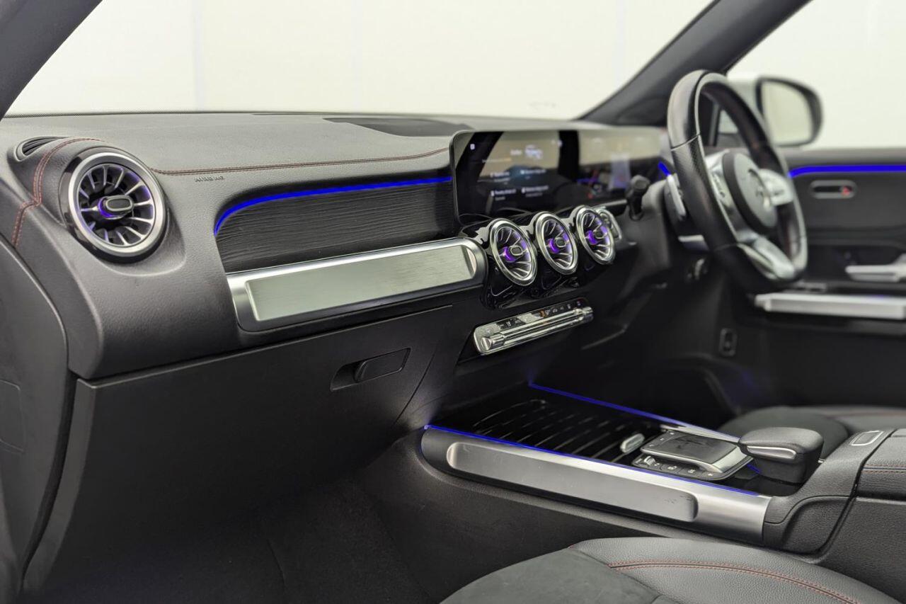 Mercedes-Benz Eqb view 29