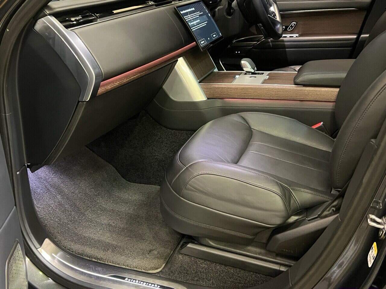 Land Rover Range Rover view 29