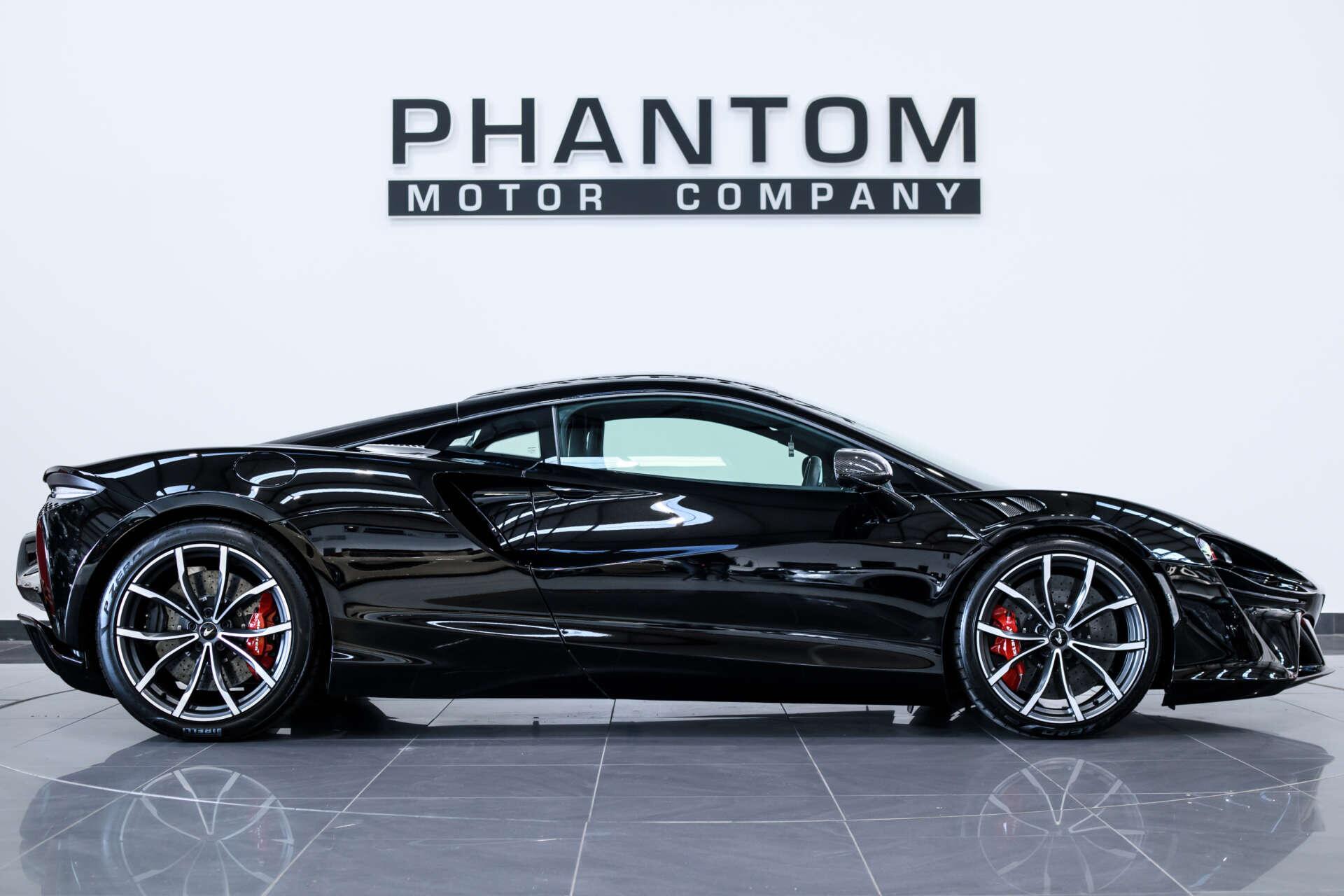 McLaren Artura view 3
