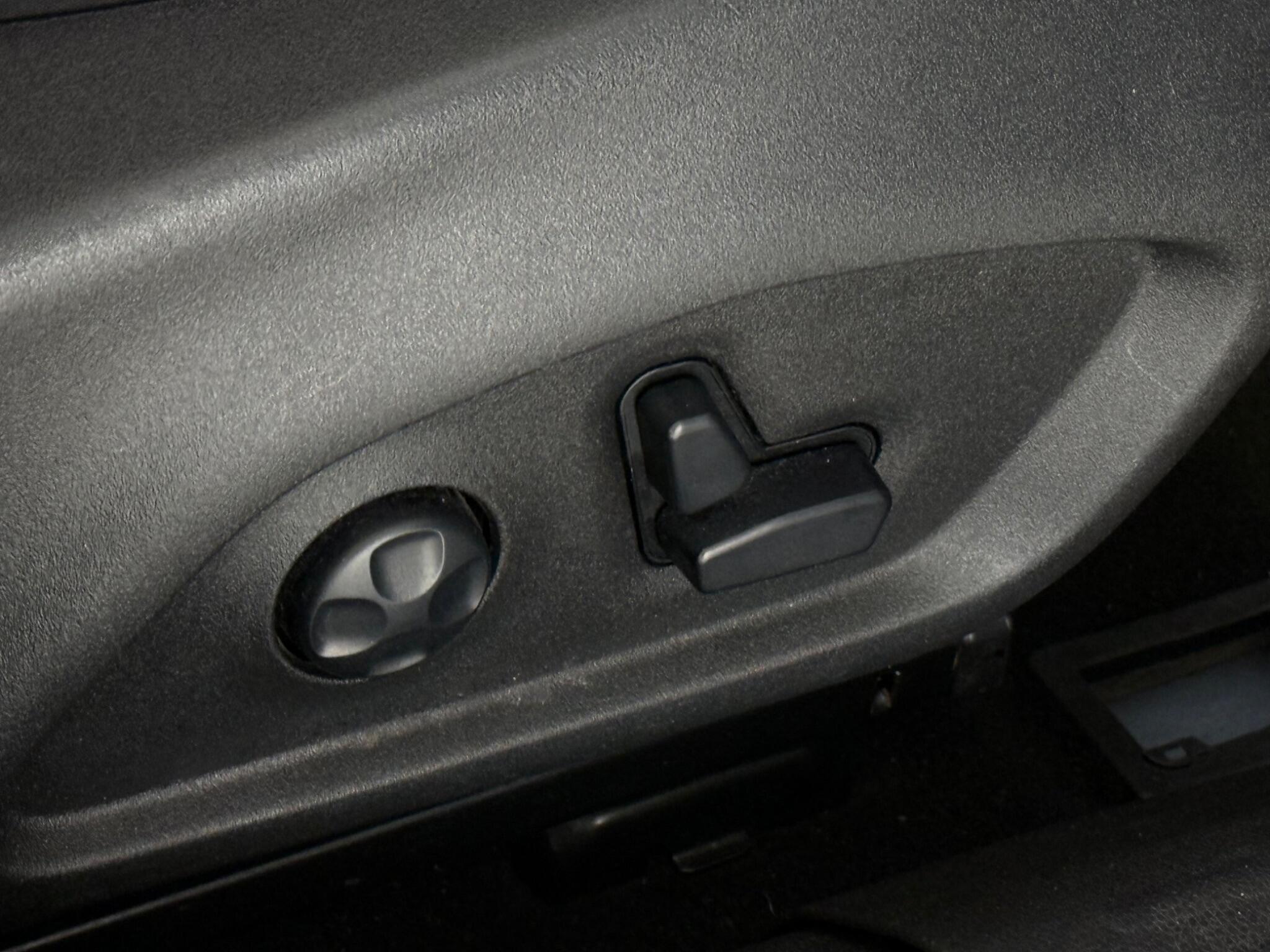 Jeep Renegade view 21