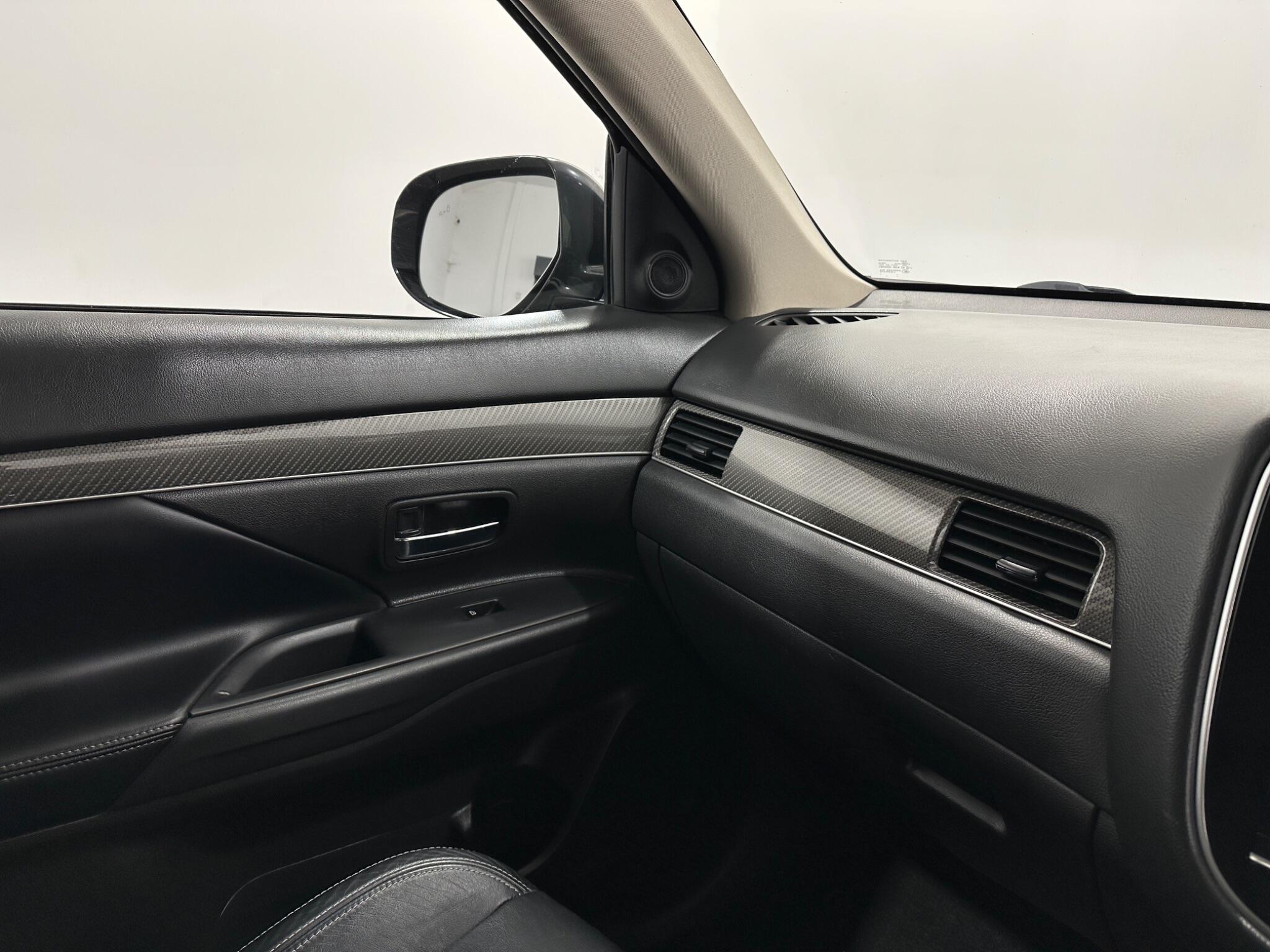 Mitsubishi Outlander view 26