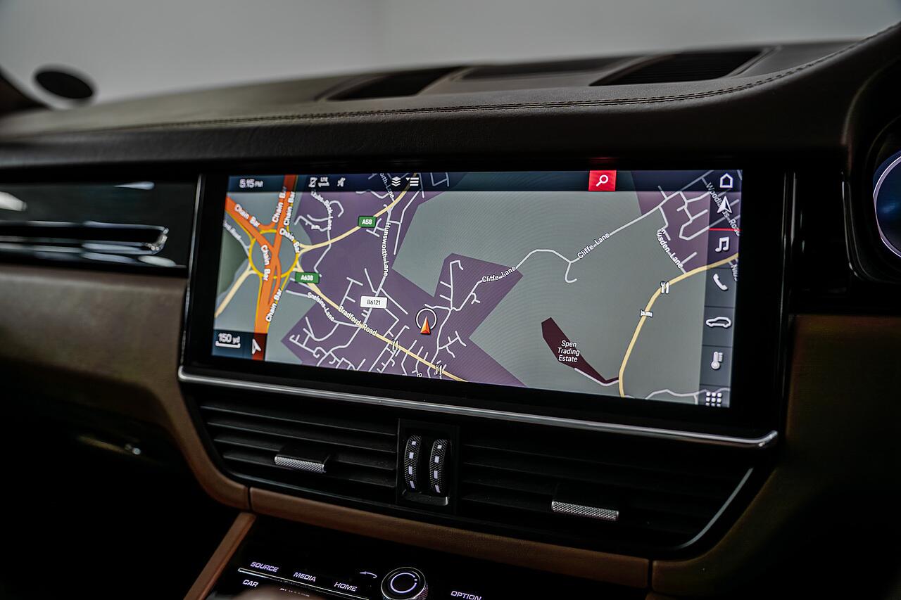 Porsche Cayenne view 13