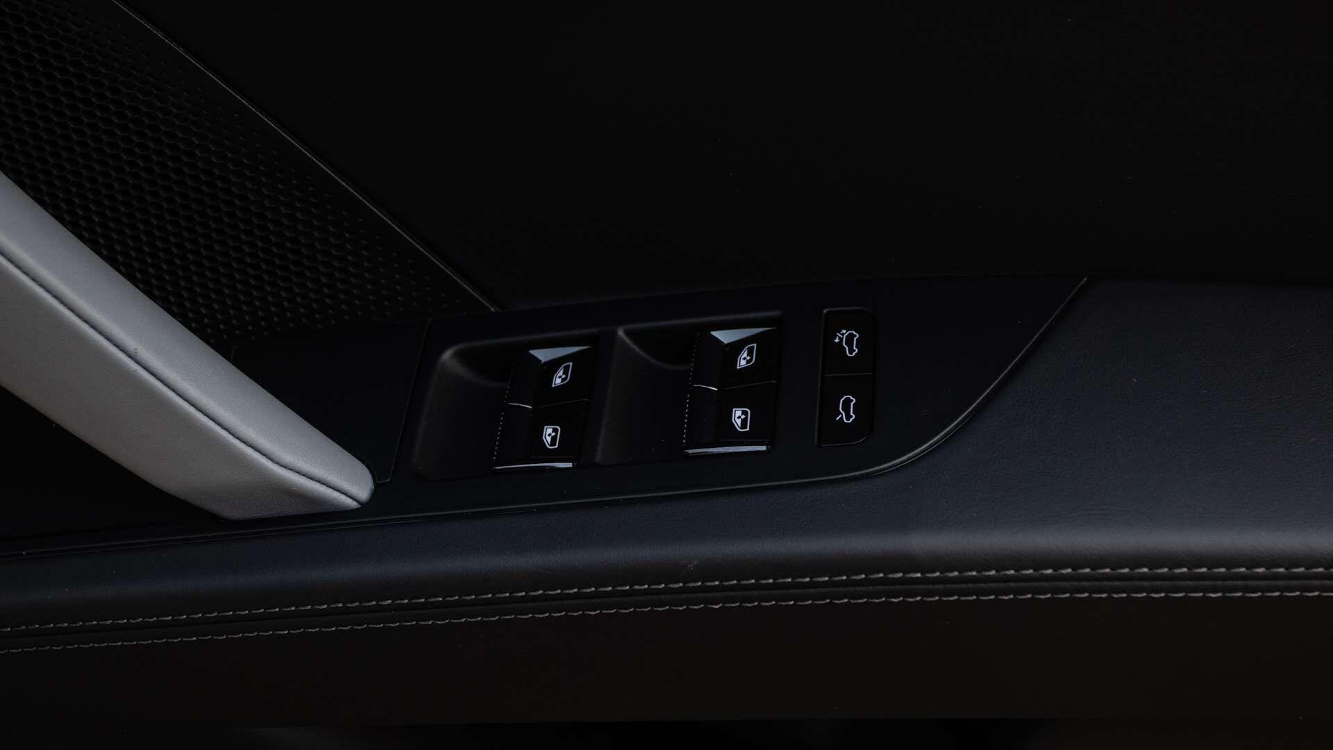 Porsche Cayenne view 31