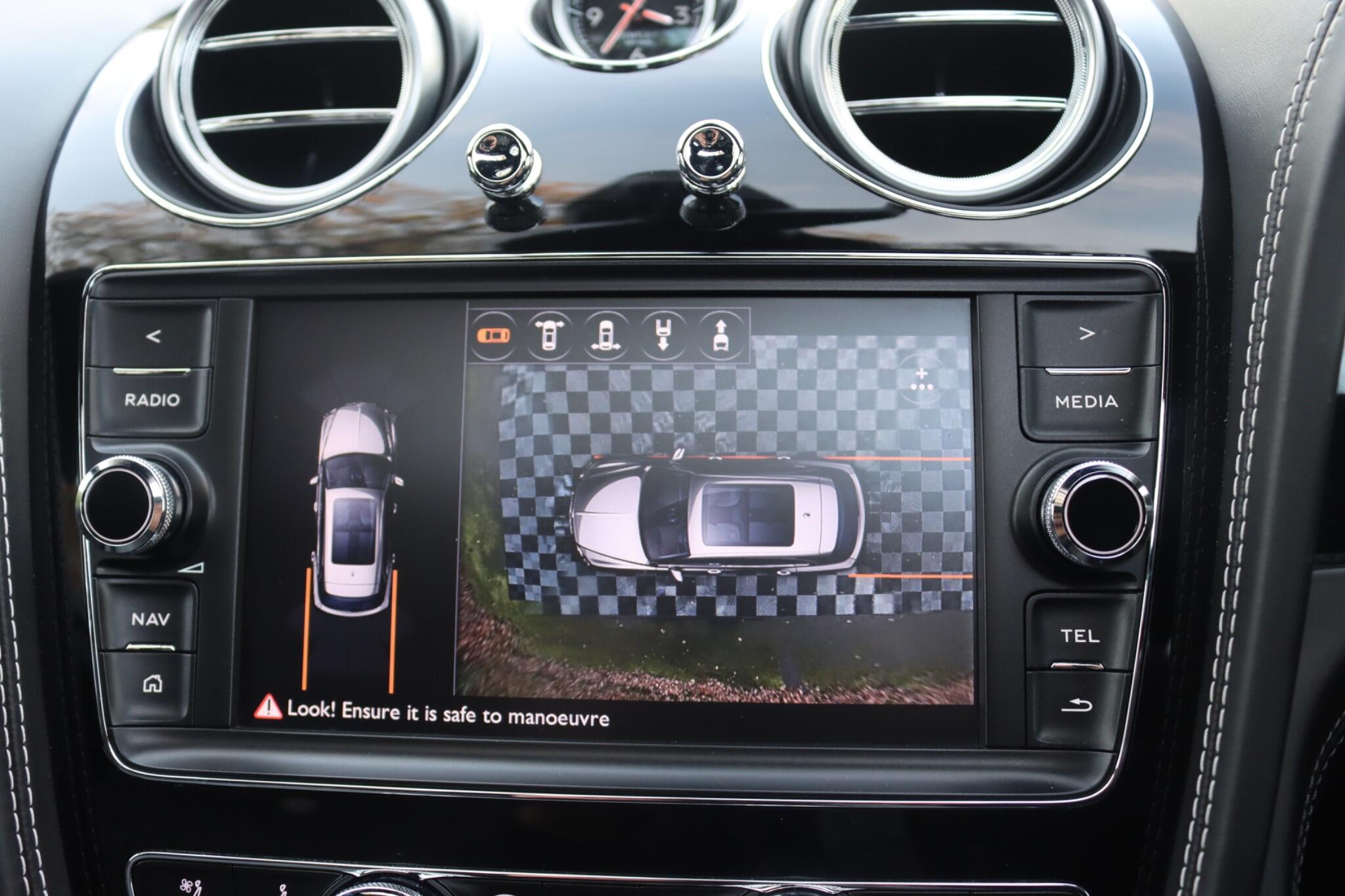 Bentley Bentayga view 75