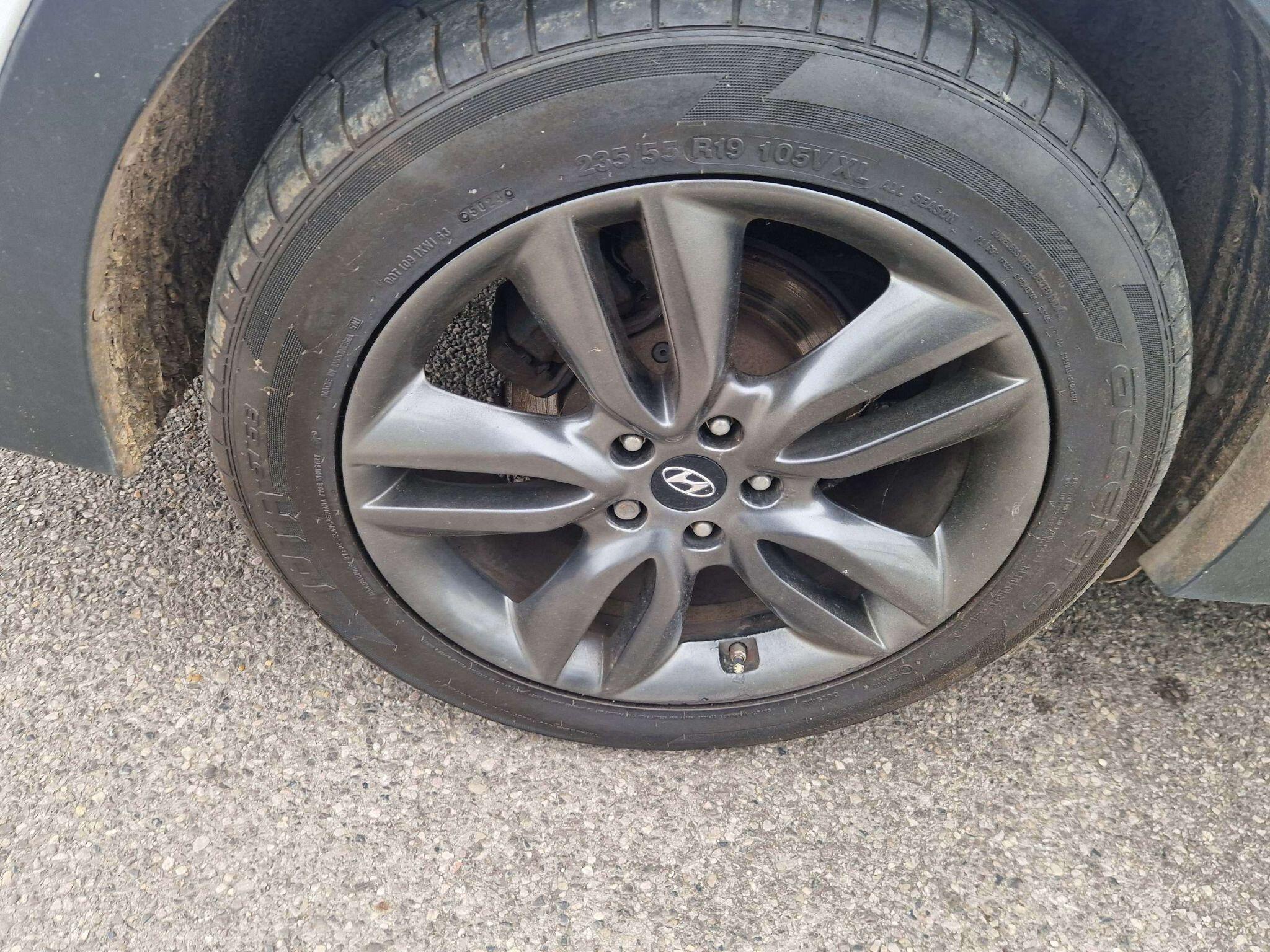 Hyundai Santa FE view 11